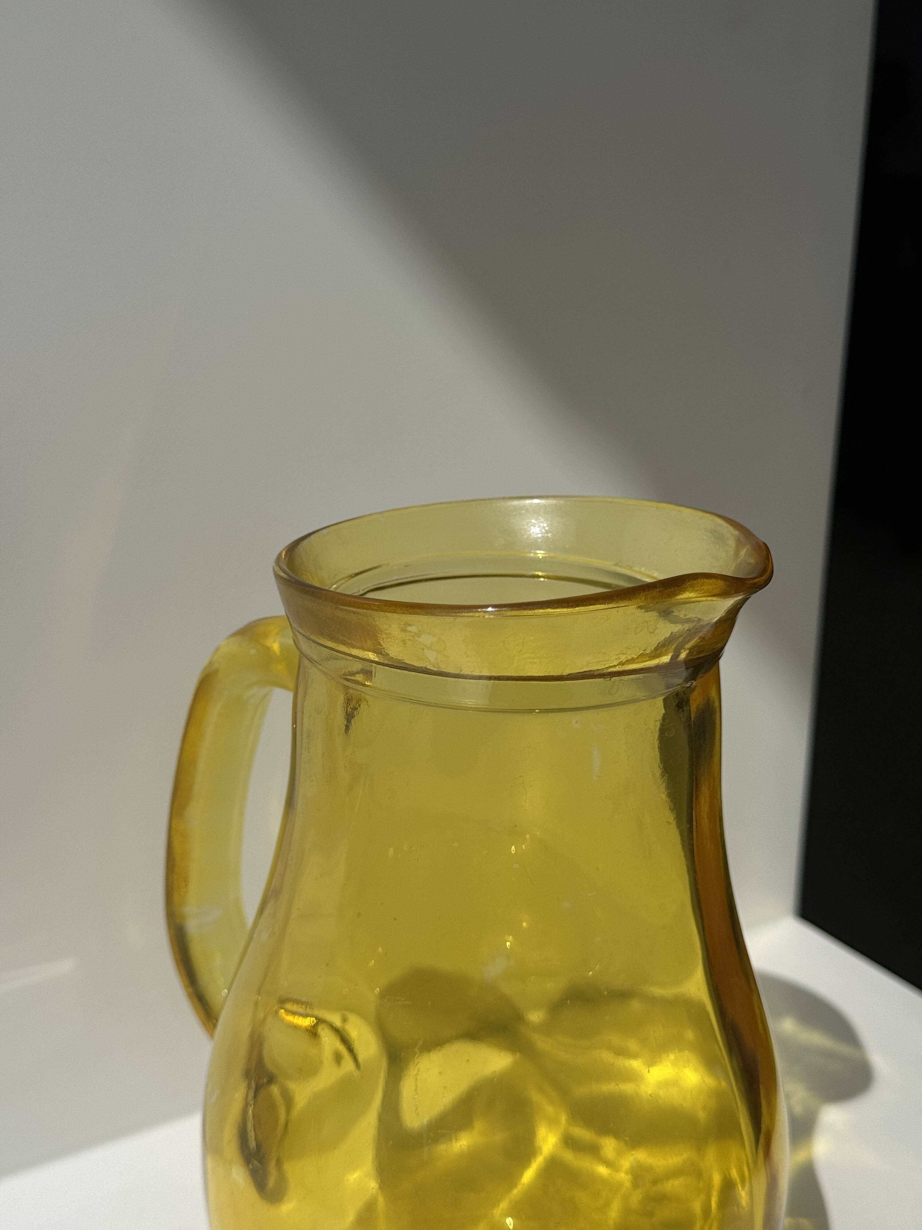 Vintage yellow glass pitcher H20.5