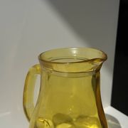 Pichet vintage en verre jaune