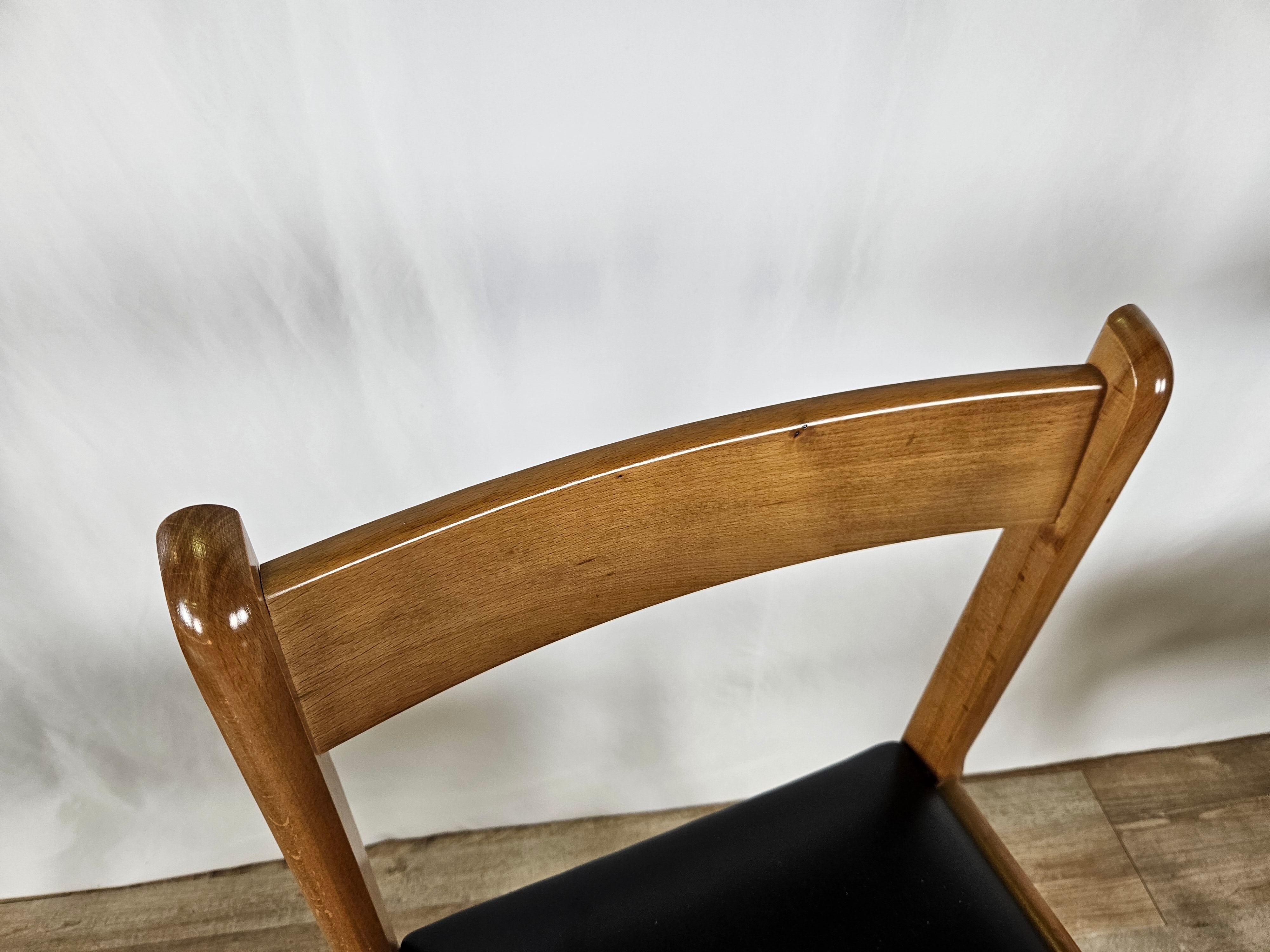 Ensemble de quatre chaises en hêtre et cuir