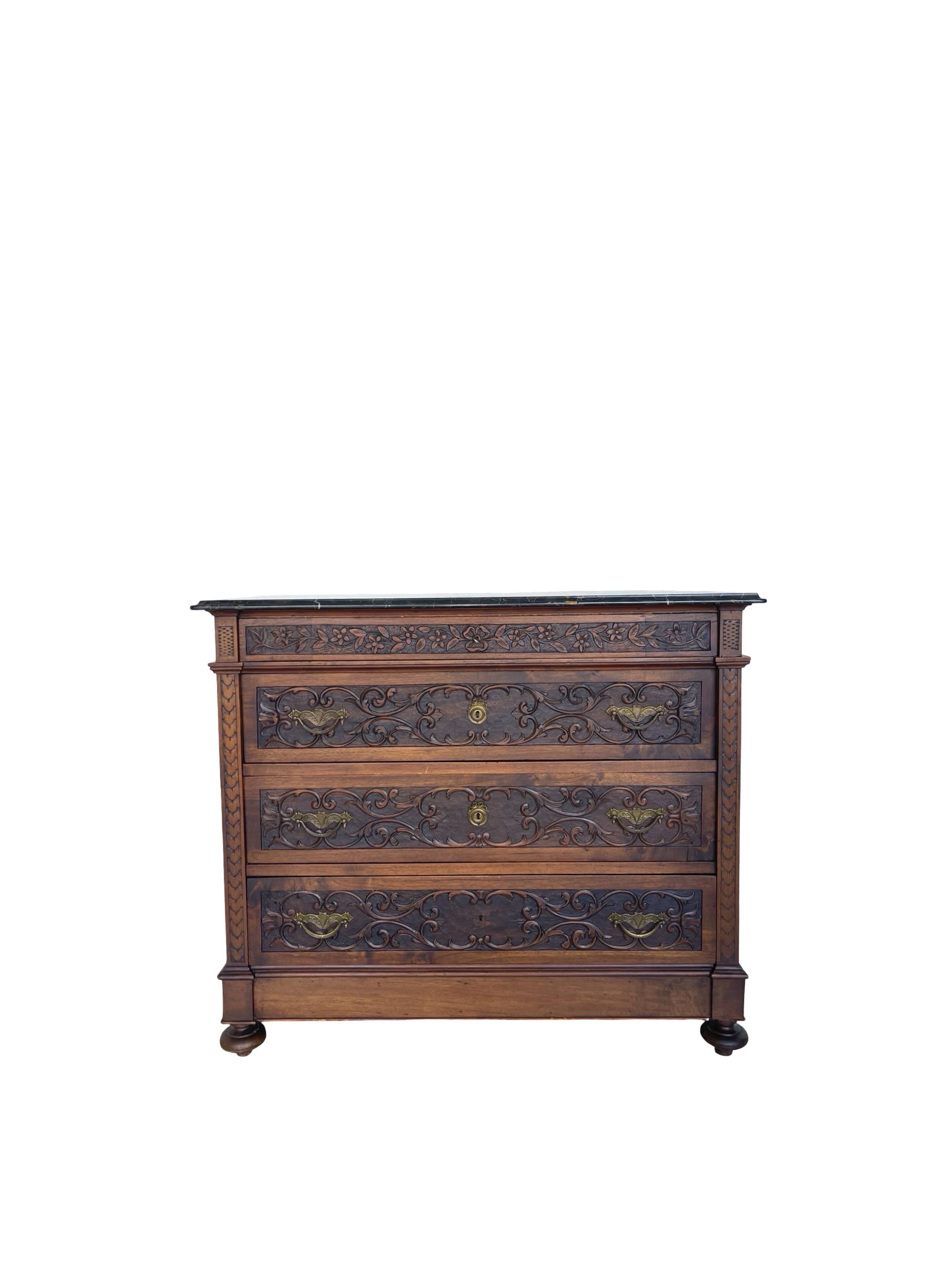 An Italian chest of drawers from the 1900s.