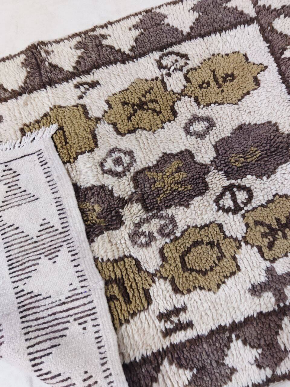 Handmade Moroccan Berber rug 134 x 90 cm