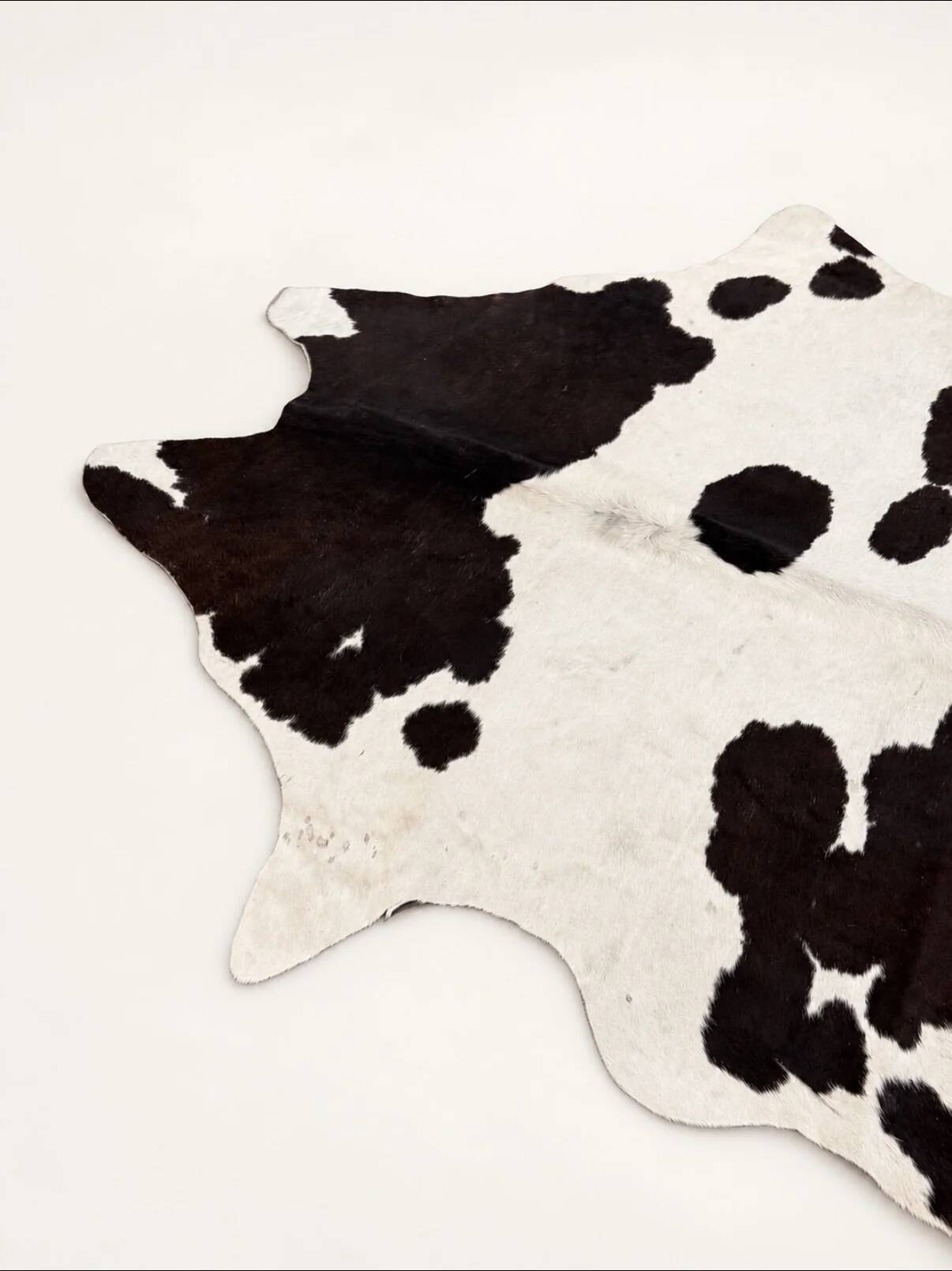 Tapis en peau de vache véritable noir et blanc
