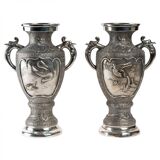 Paire de vases en métal argenté, asie