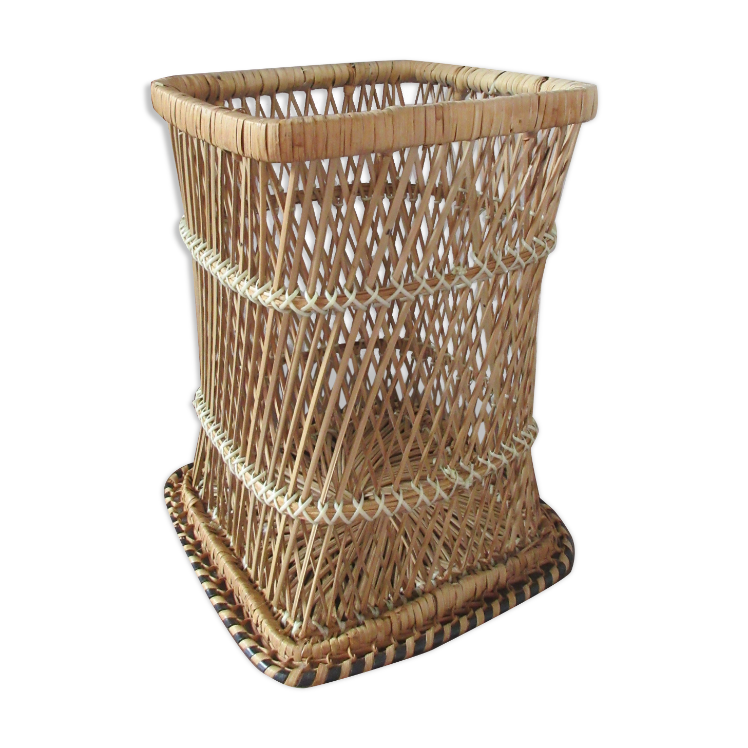 Vintage wicker and scoubidou basket