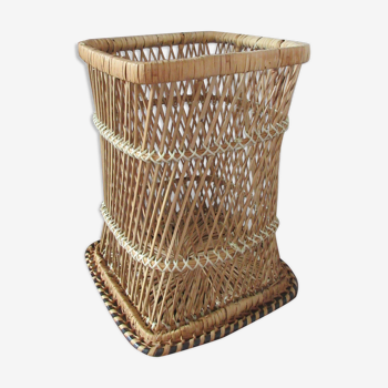 Vintage wicker and scoubidou basket