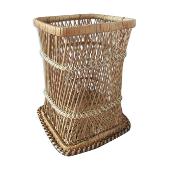 Vintage wicker and scoubidou basket