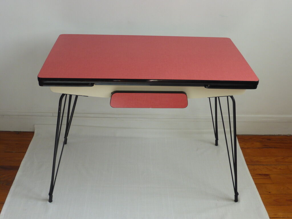 Formica eiffel foot table and its chairs