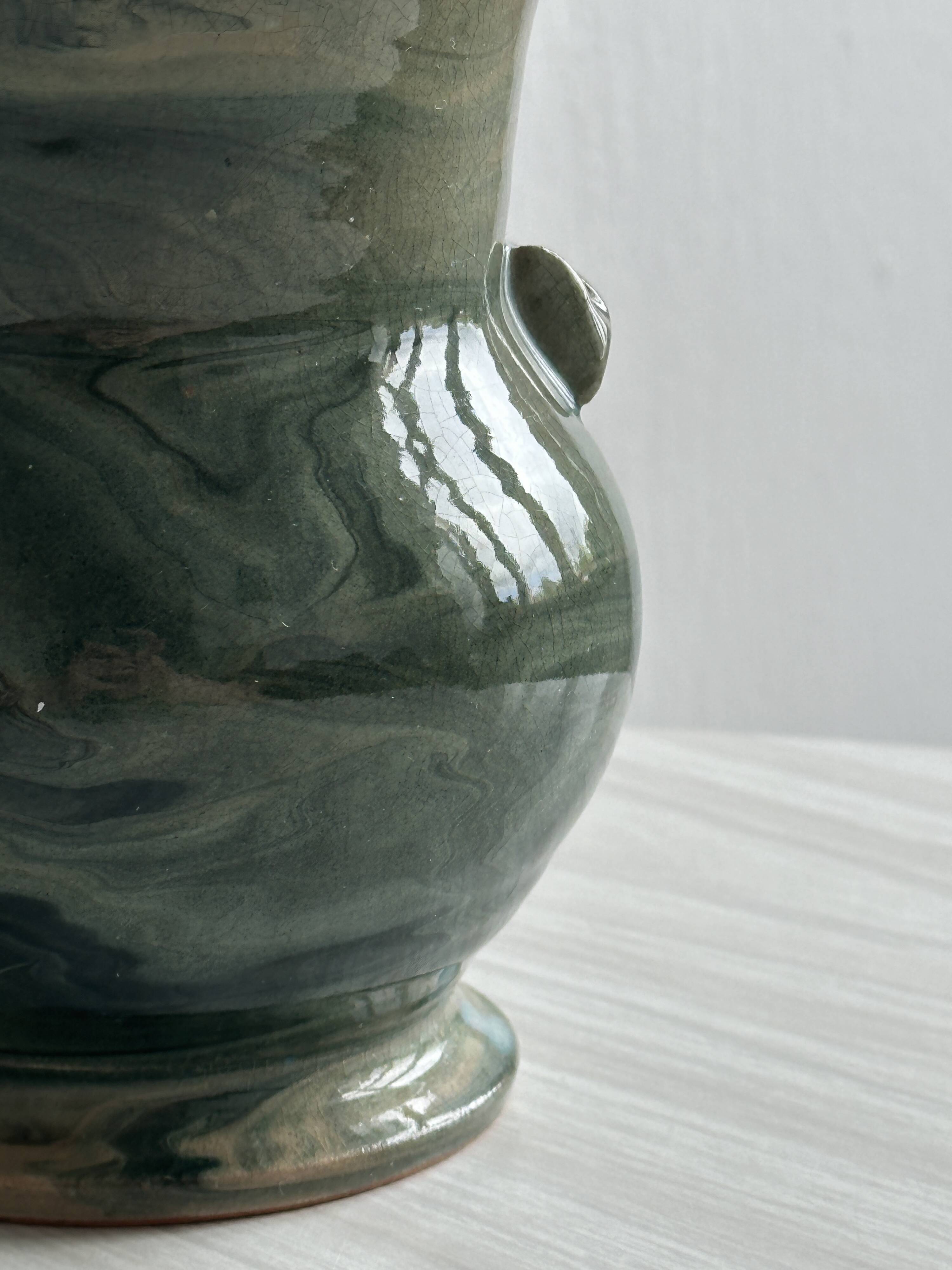 Green marbled ceramic vase