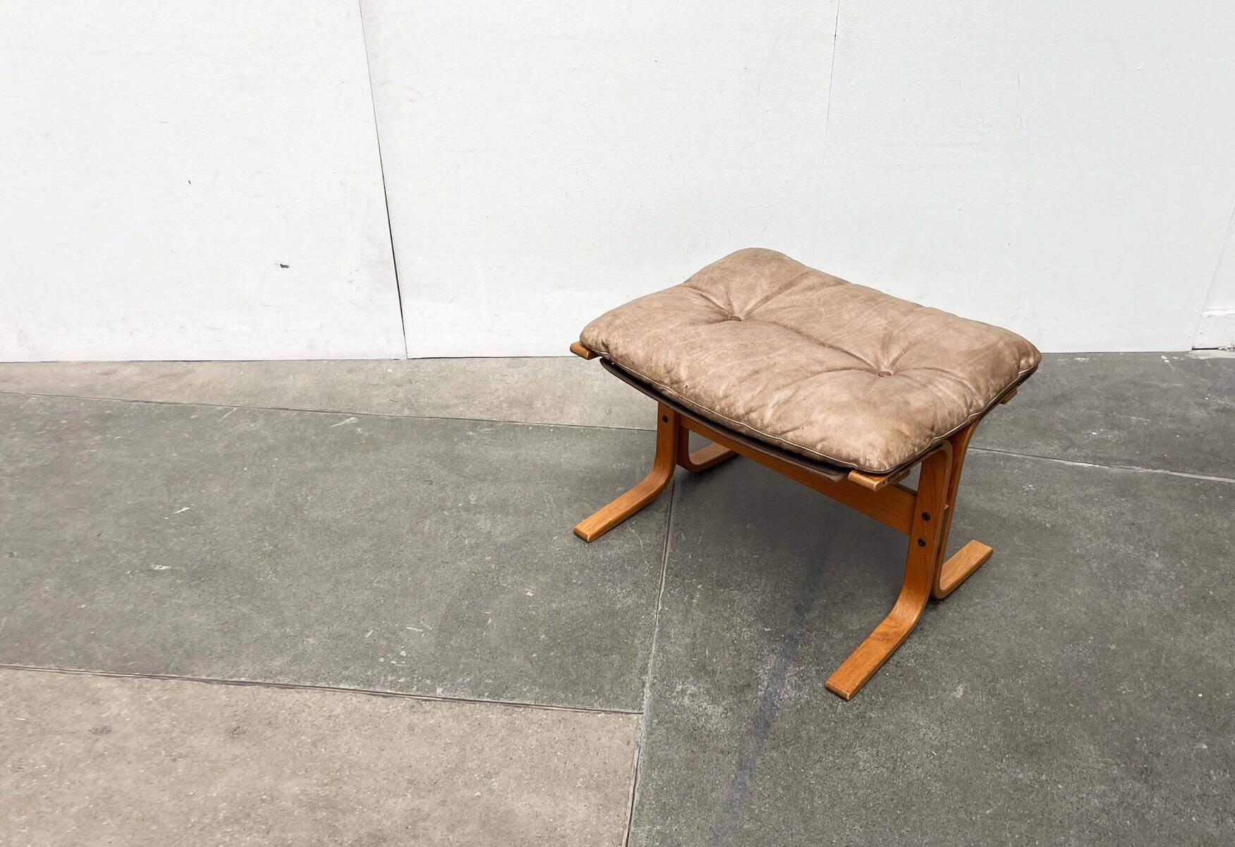 Modern Mid-Century Norwegian Siesta Pouf in Leather by Ingmar Relling for Westnofa, 1960s