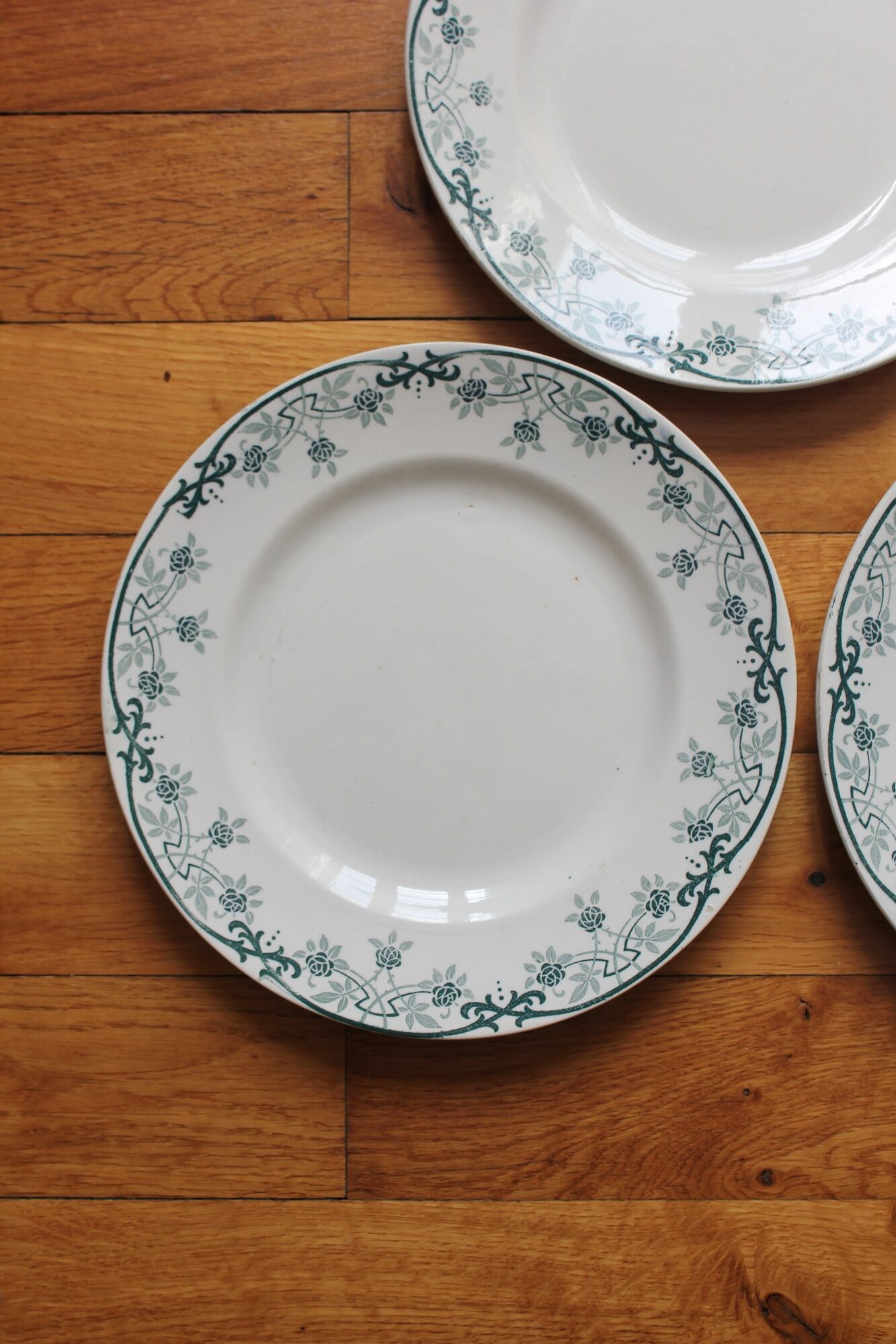 4 assiettes plates en terre de fer modèle "Blériot" Saint Amand et Hamage