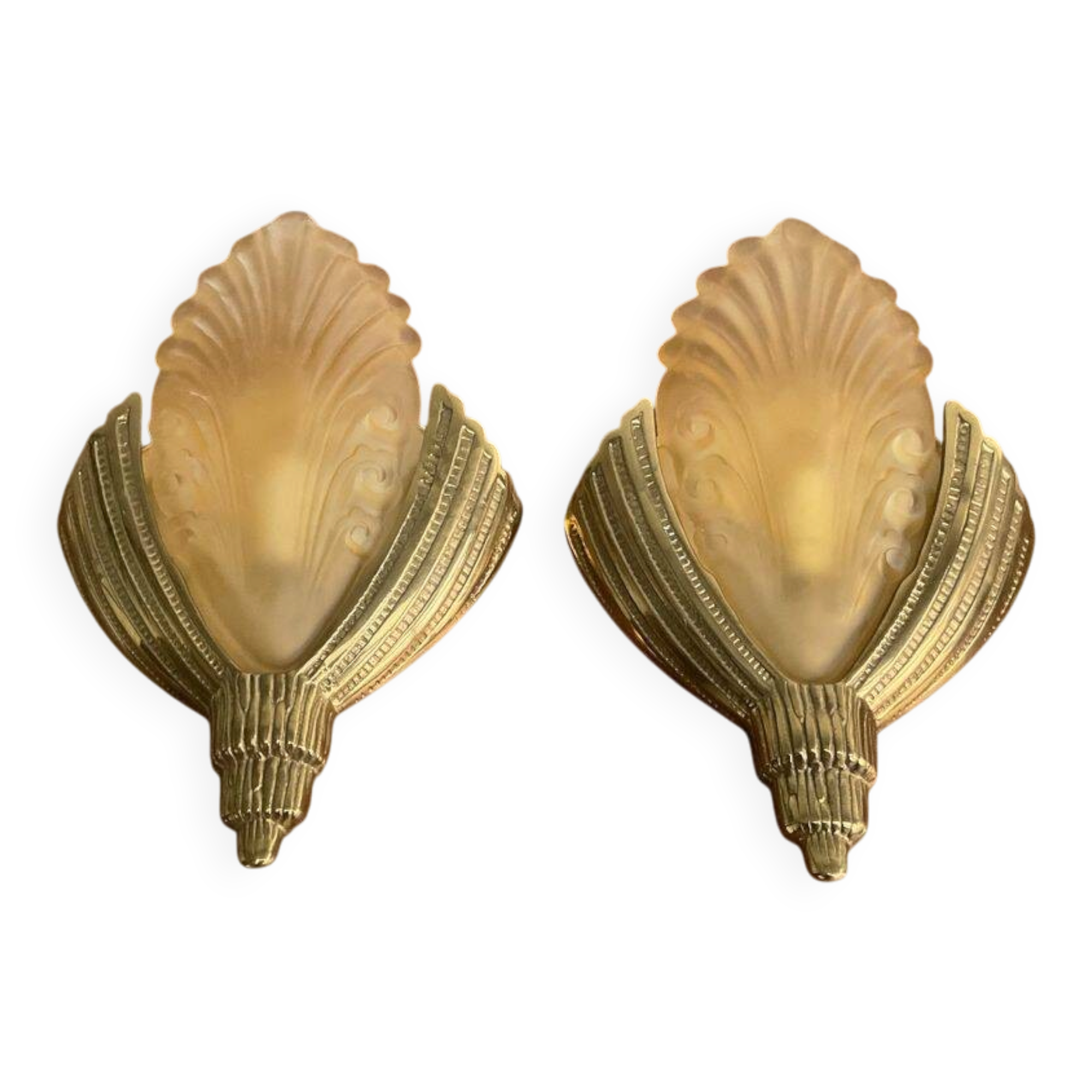 Pair of Art Deco wall lights in brass and moulded glass.