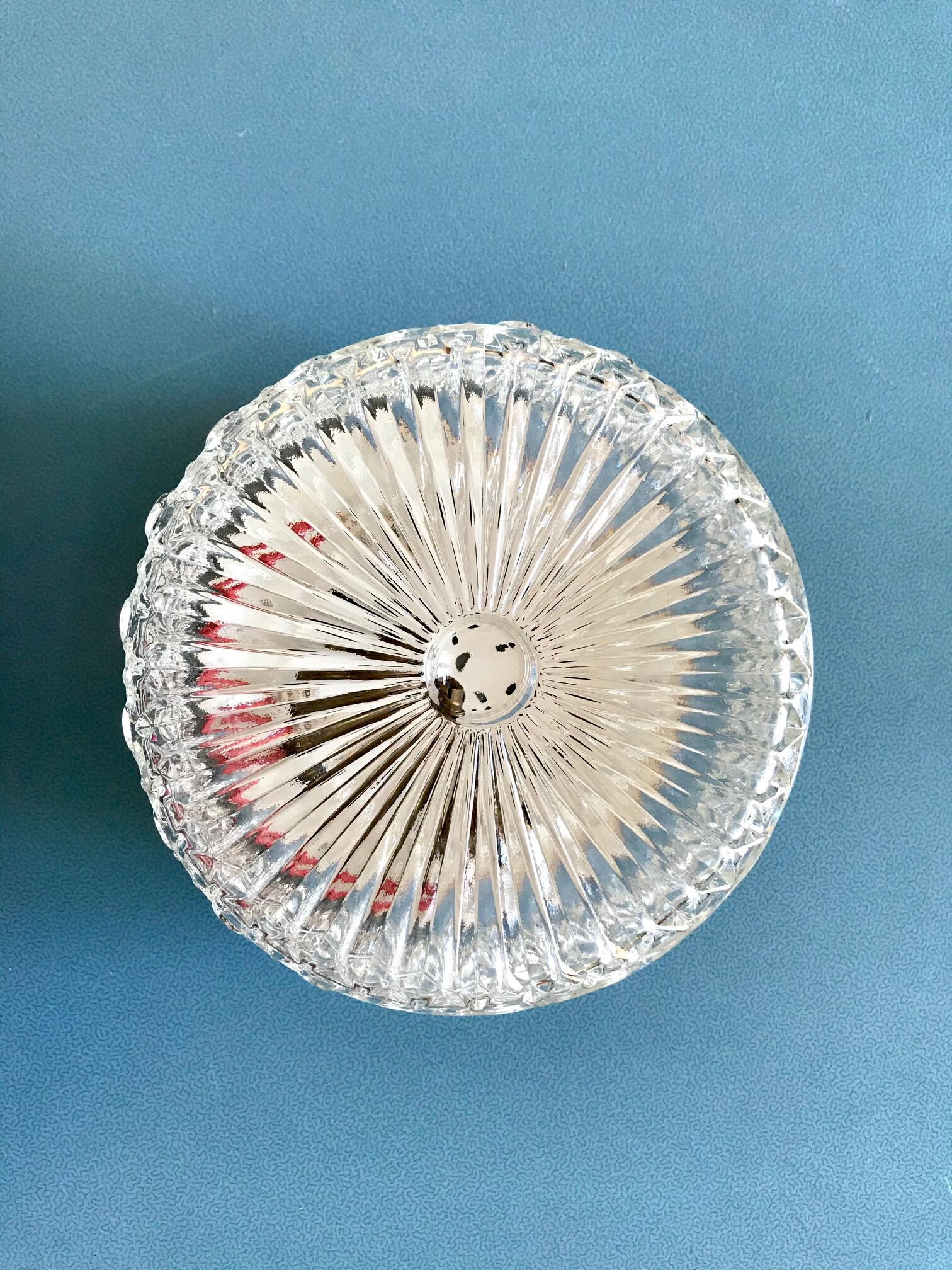 Round ceiling light in chiseled glass