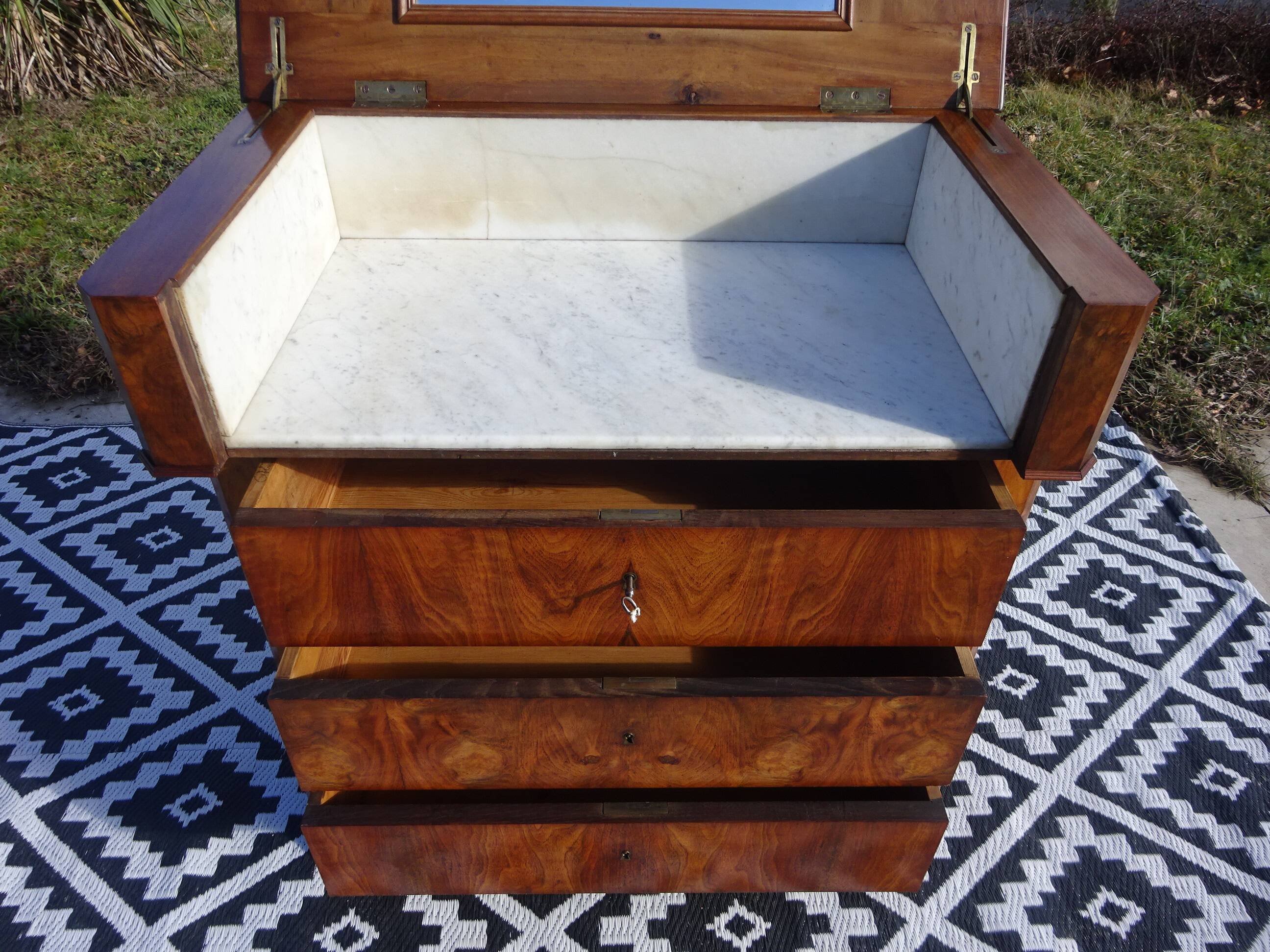 Commode coiffeuse, système en chemin de fer