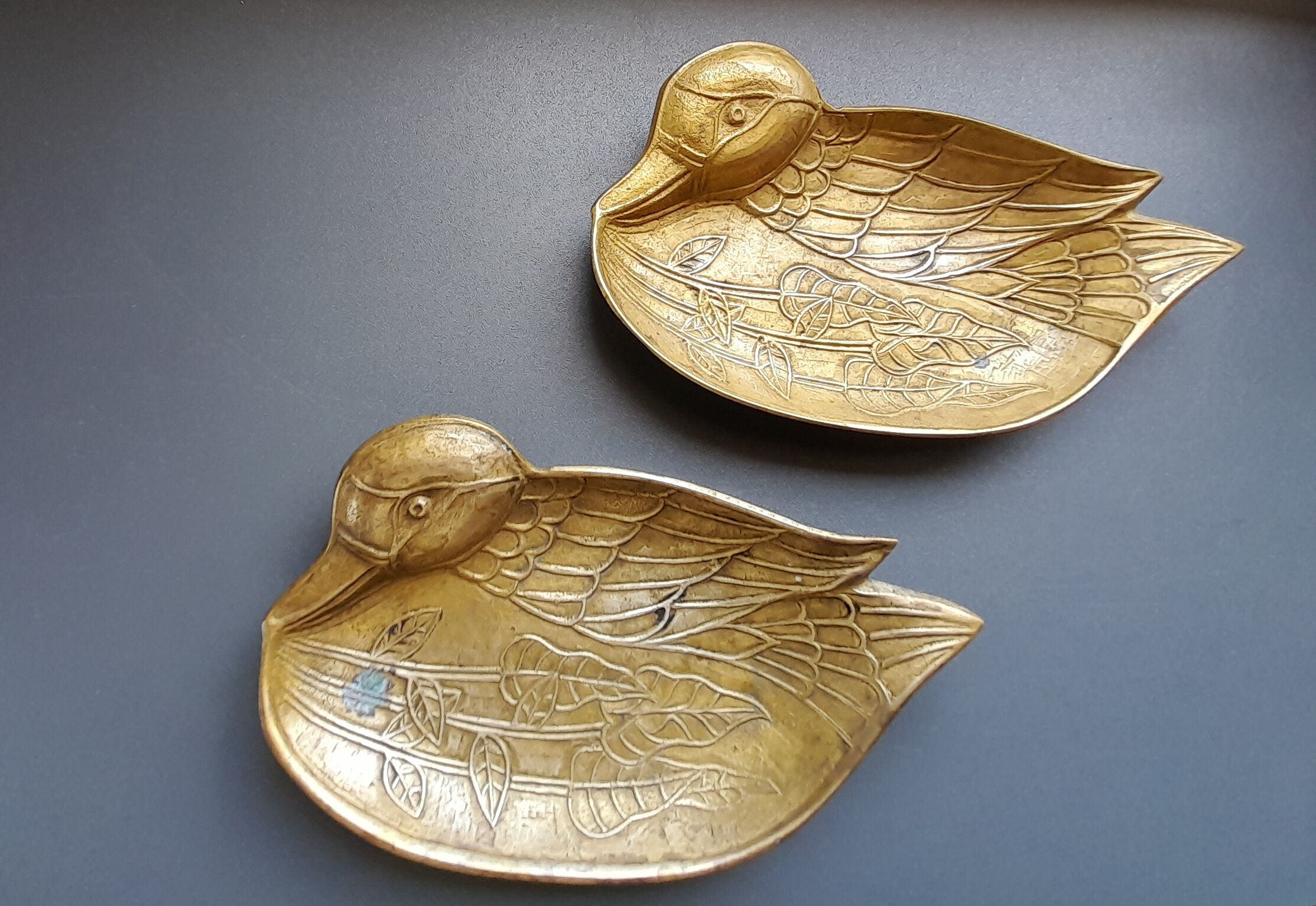 Empty of brass duck pockets