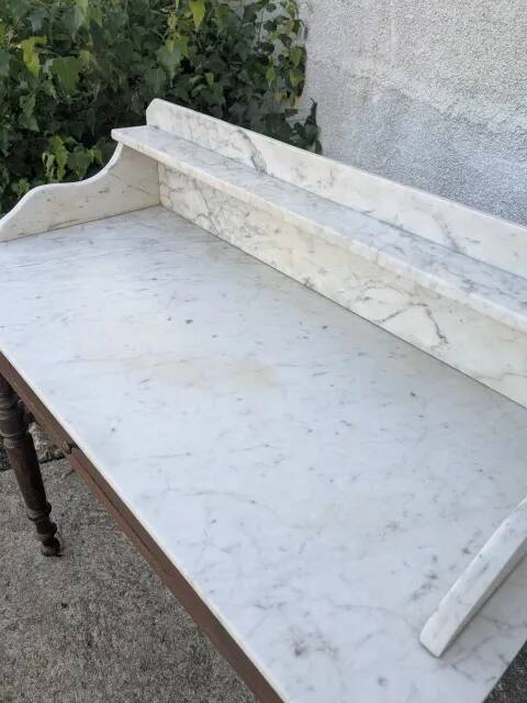 Dresser, vanity table
