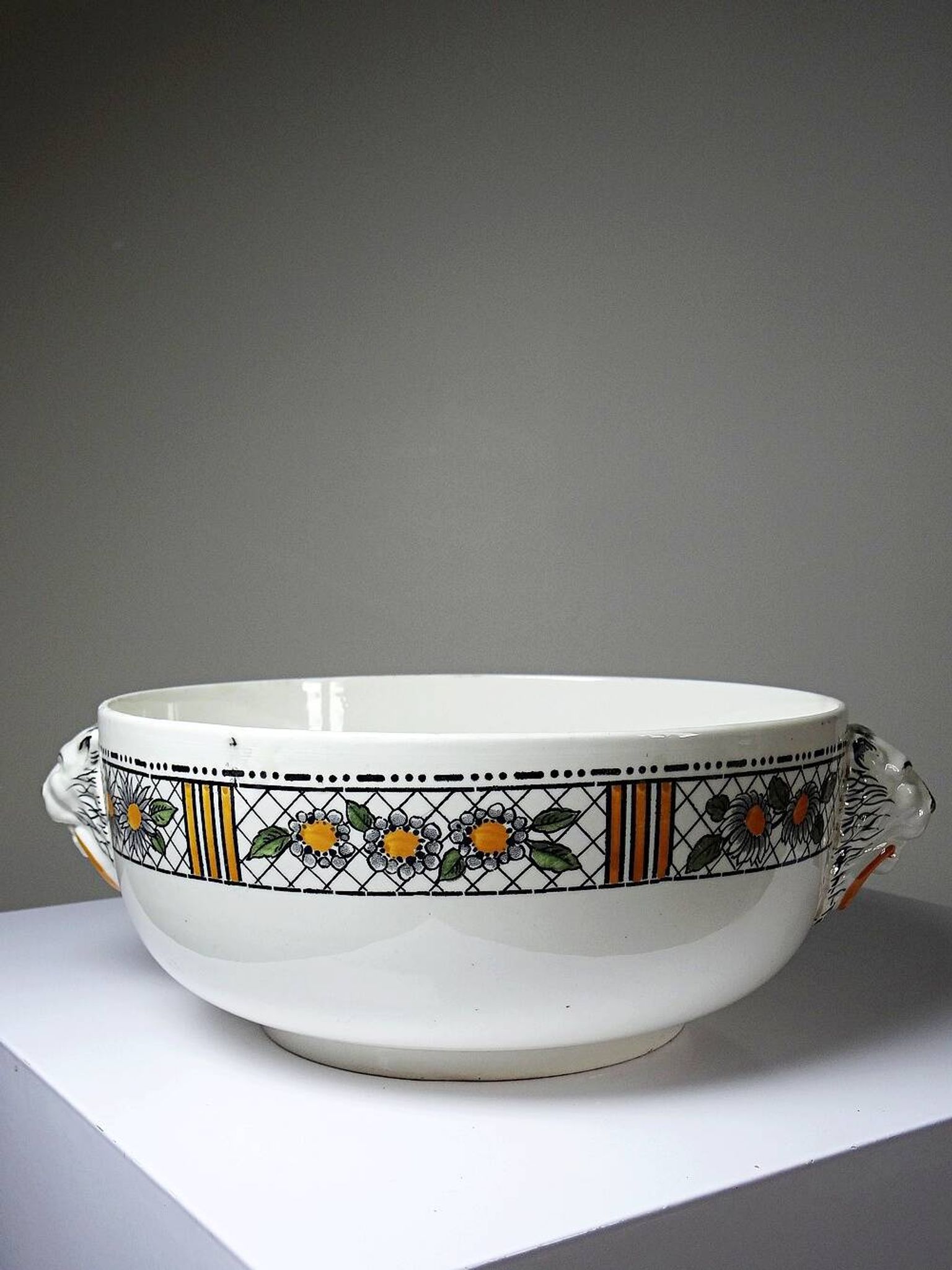 Saladier HB Choisy-le-Roi en terre de fer polychrome "Elisabeth", début XXème