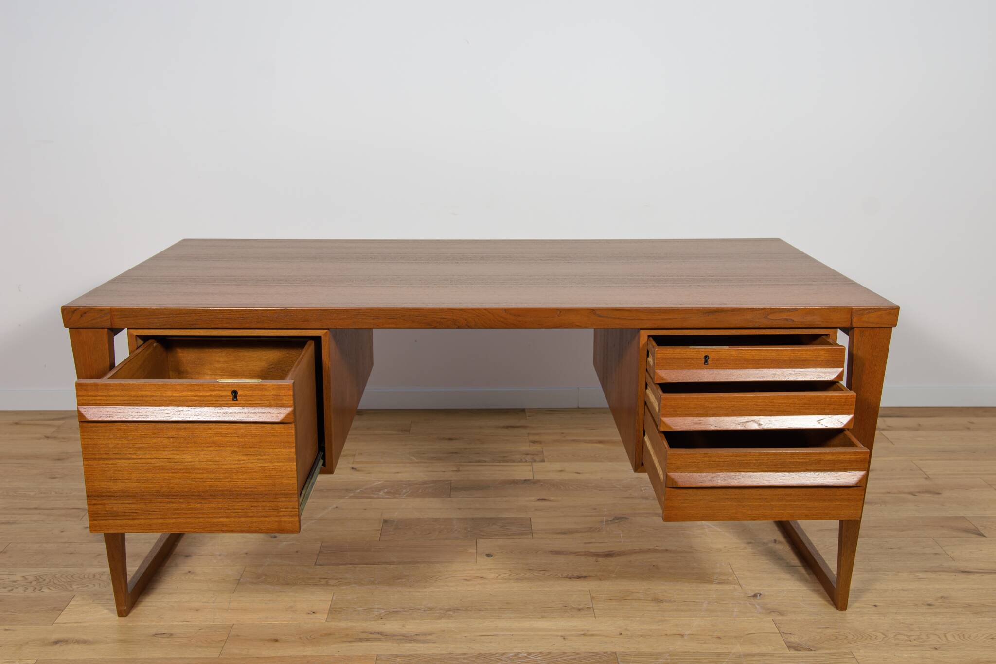Teak Model 70 Desk by Kai Kristiansen for Feldballes Møbelfabrik, 1960s