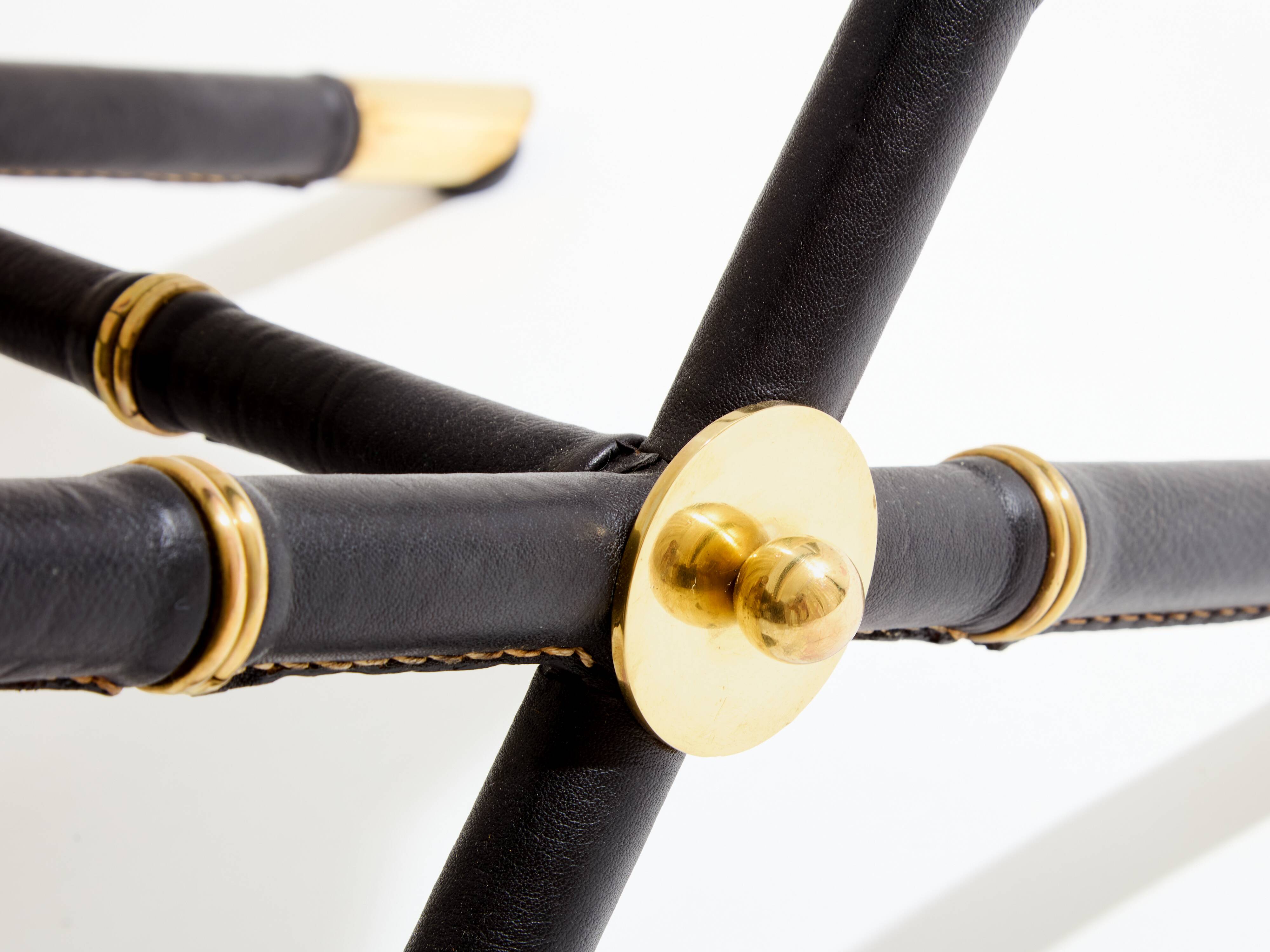 Jacques Adnet Fauteuil à bascule et ottoman cuir et velours de mohair 1950