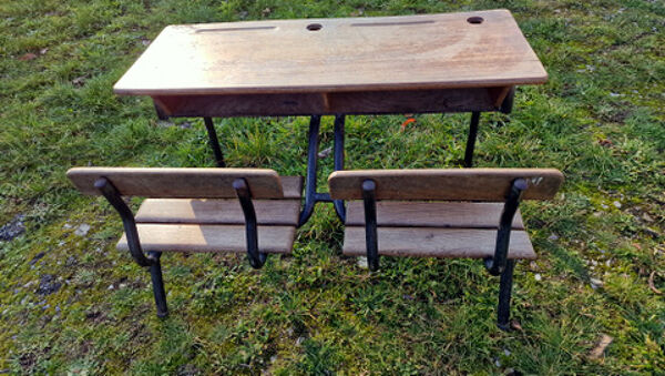 Ancien double bureau d'école