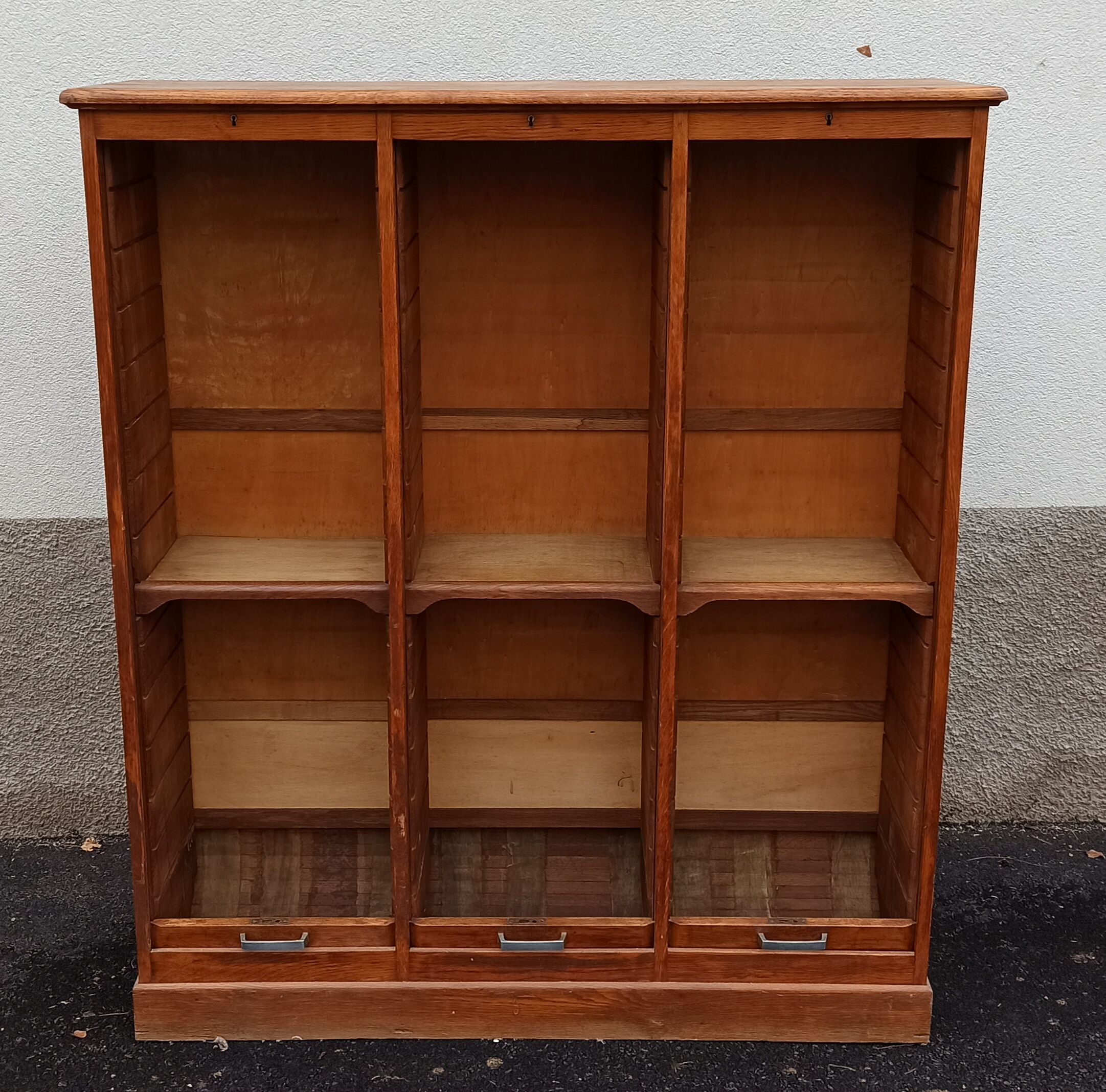 Curtain furniture with keys