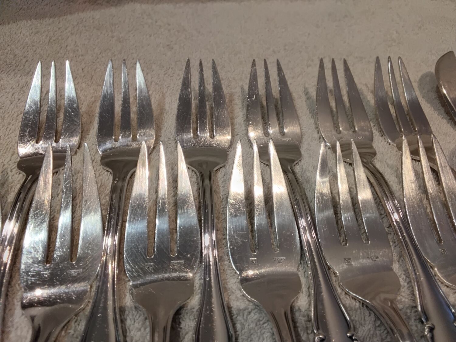 6 silver-plated fish forks and 6 fish knives by Ercuis Valencay