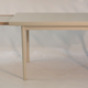 Table beige en bois extensible