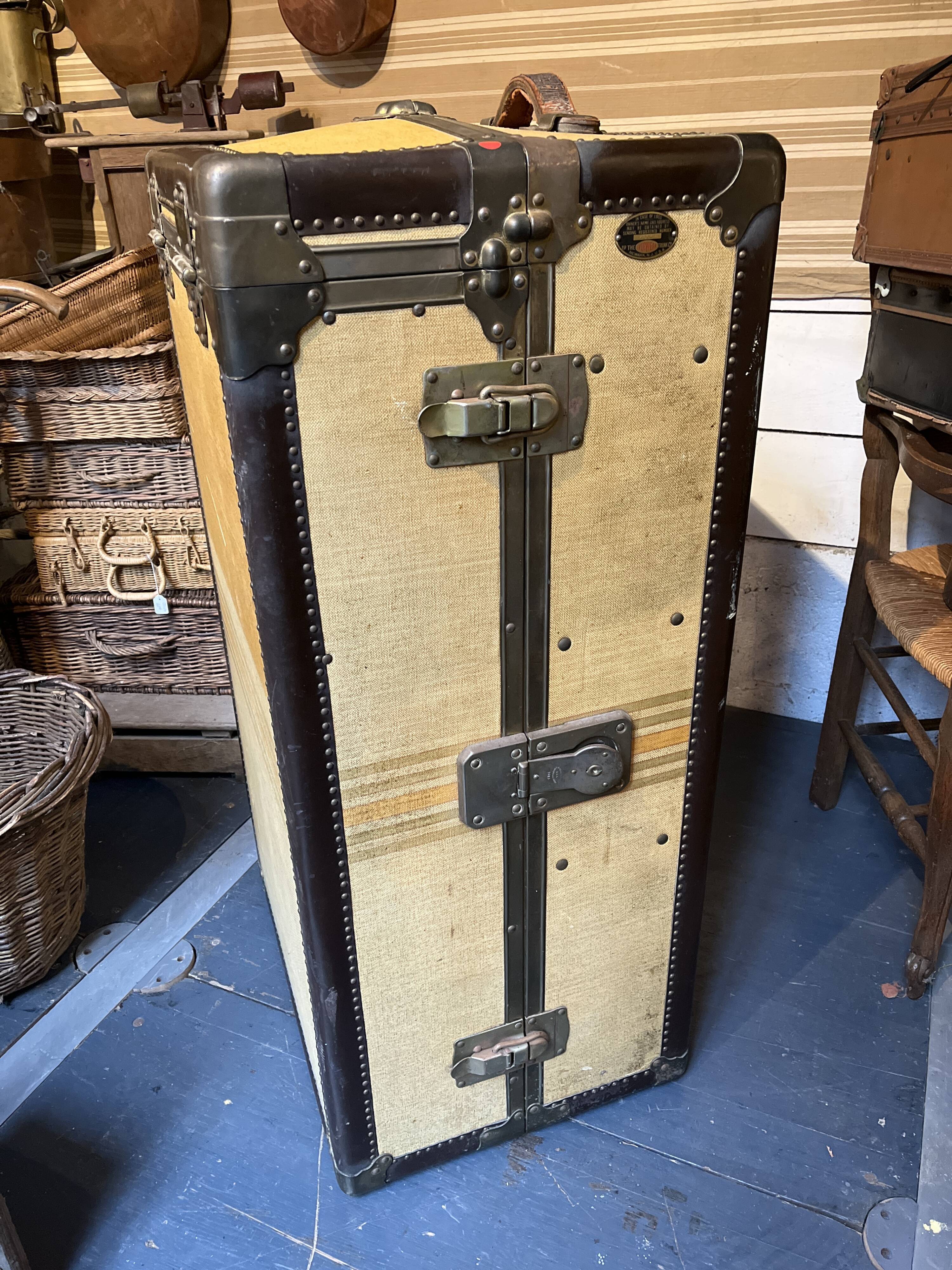 Trunk cabin bitter everwear trunk