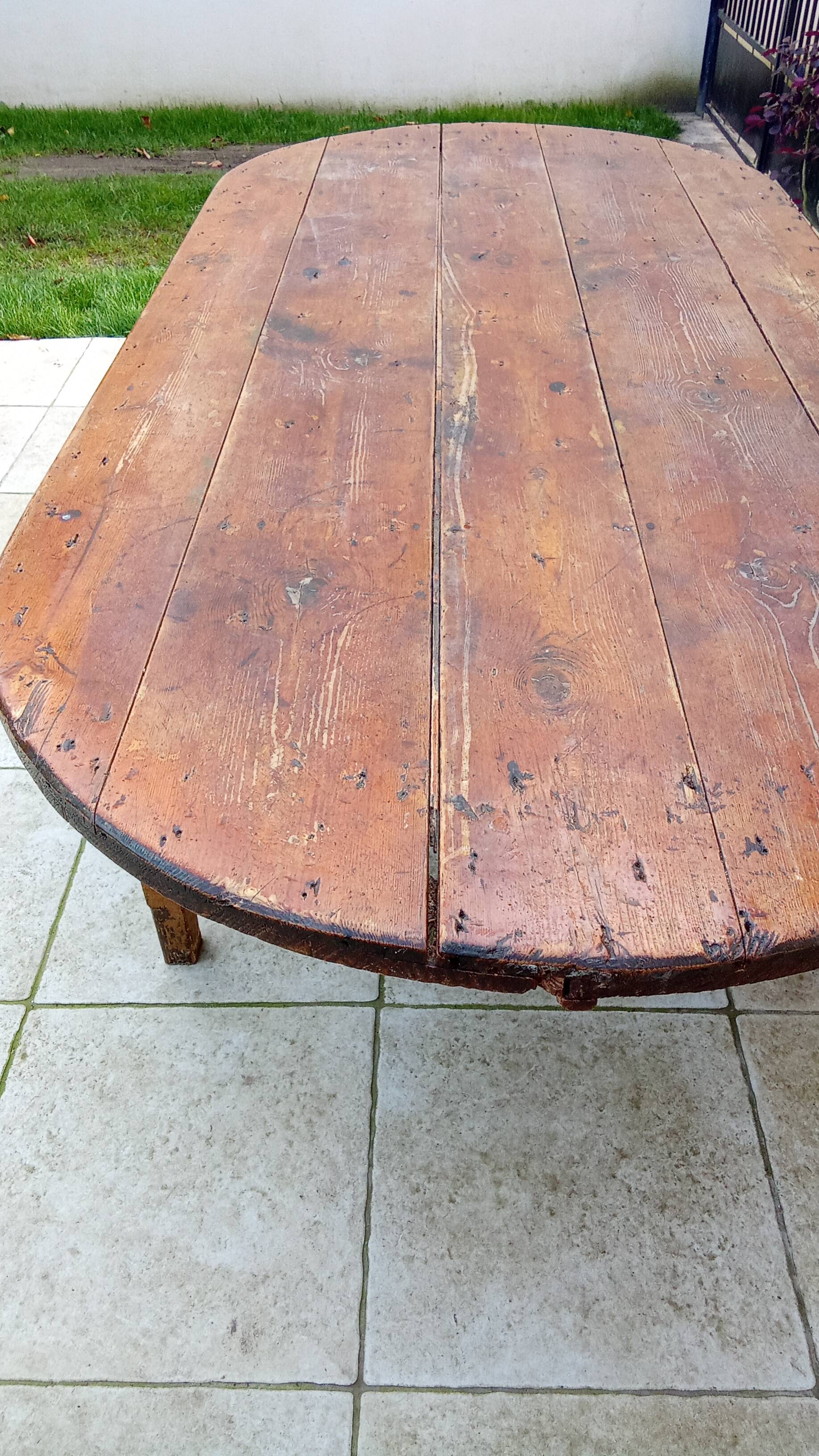 Old oval farm table 2m42
