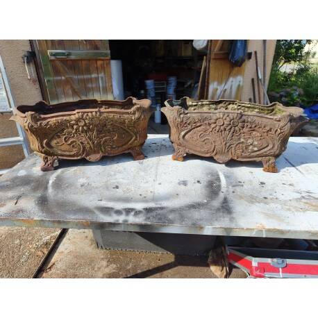 Pair of cast iron planters from 1900 by the Charleville-Mézières establishments.