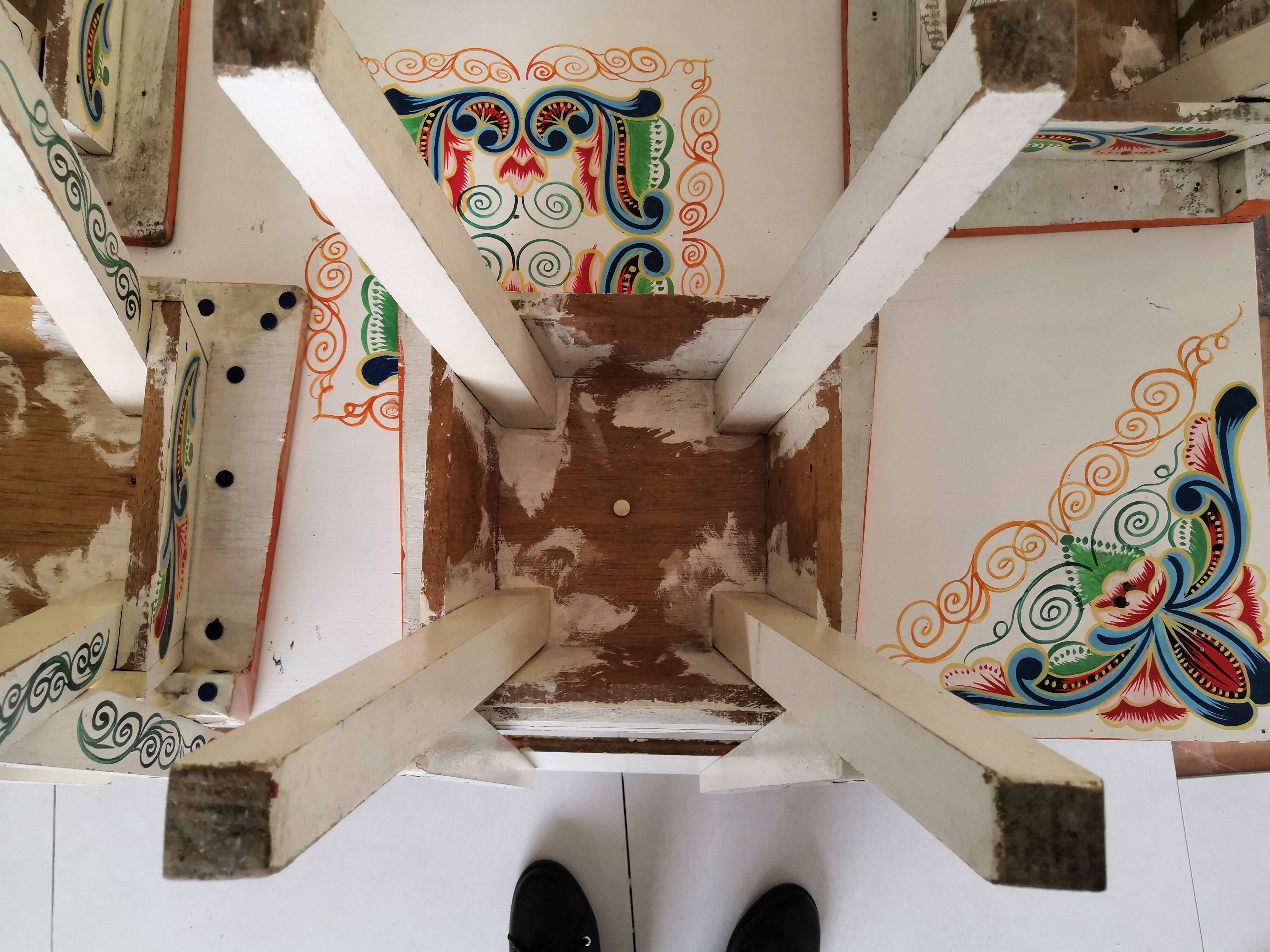 Table lounge - 4 ethnic vintage children's chairs