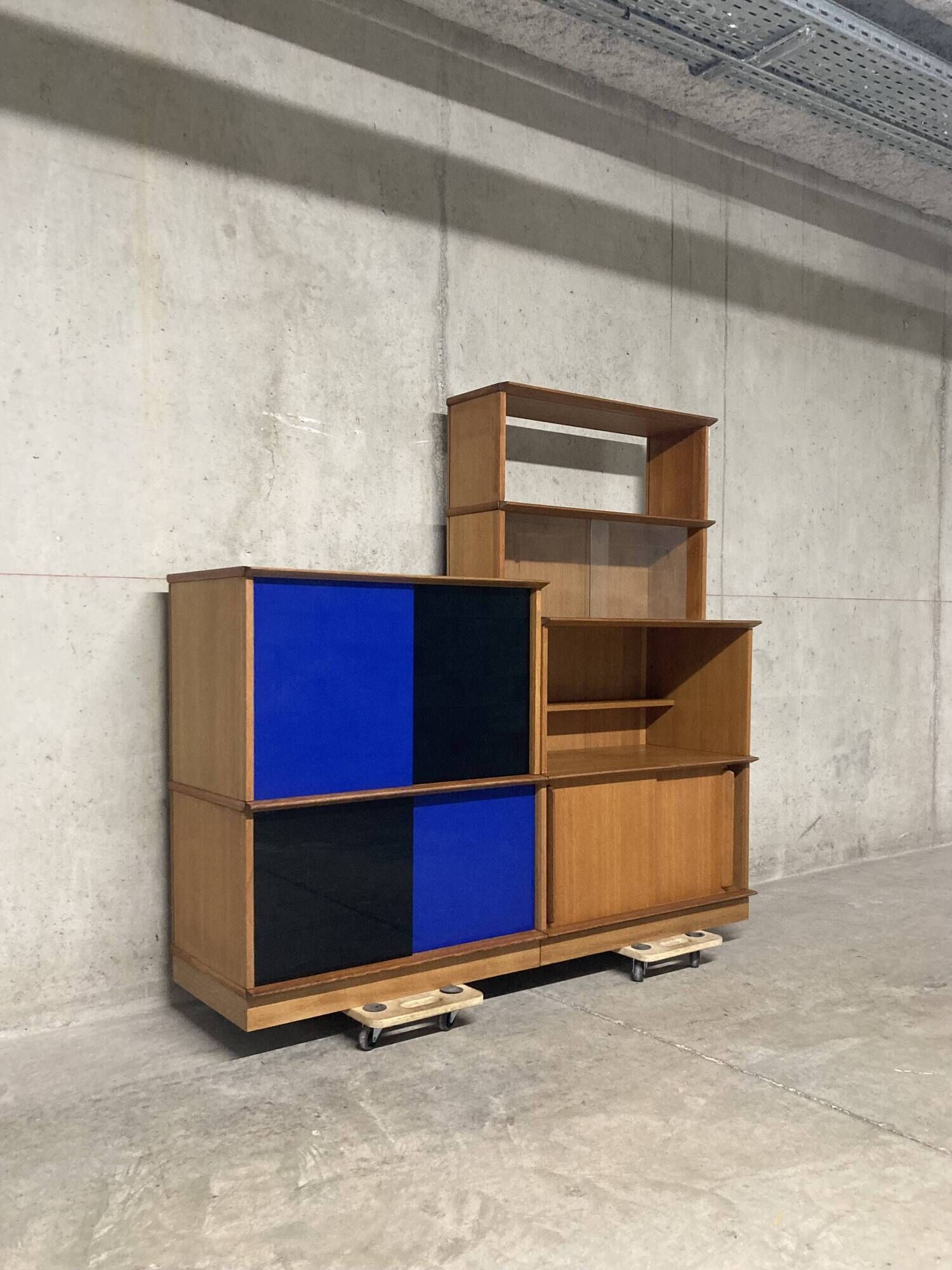 Asymmetrical golden oak display case bookcase Oscar vintage furniture from the 60s
