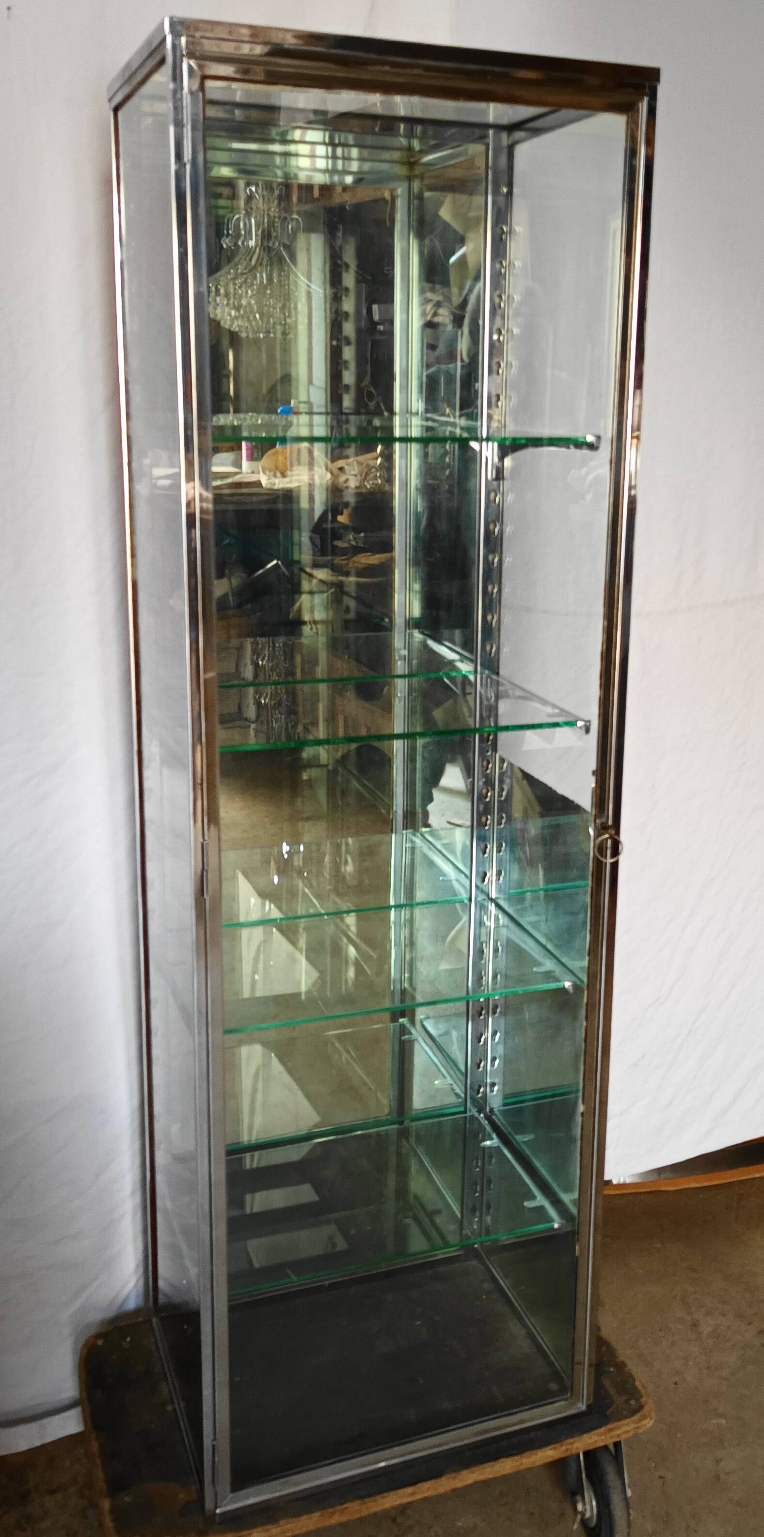 Vitrine de magasin en laiton nickelé des années 30