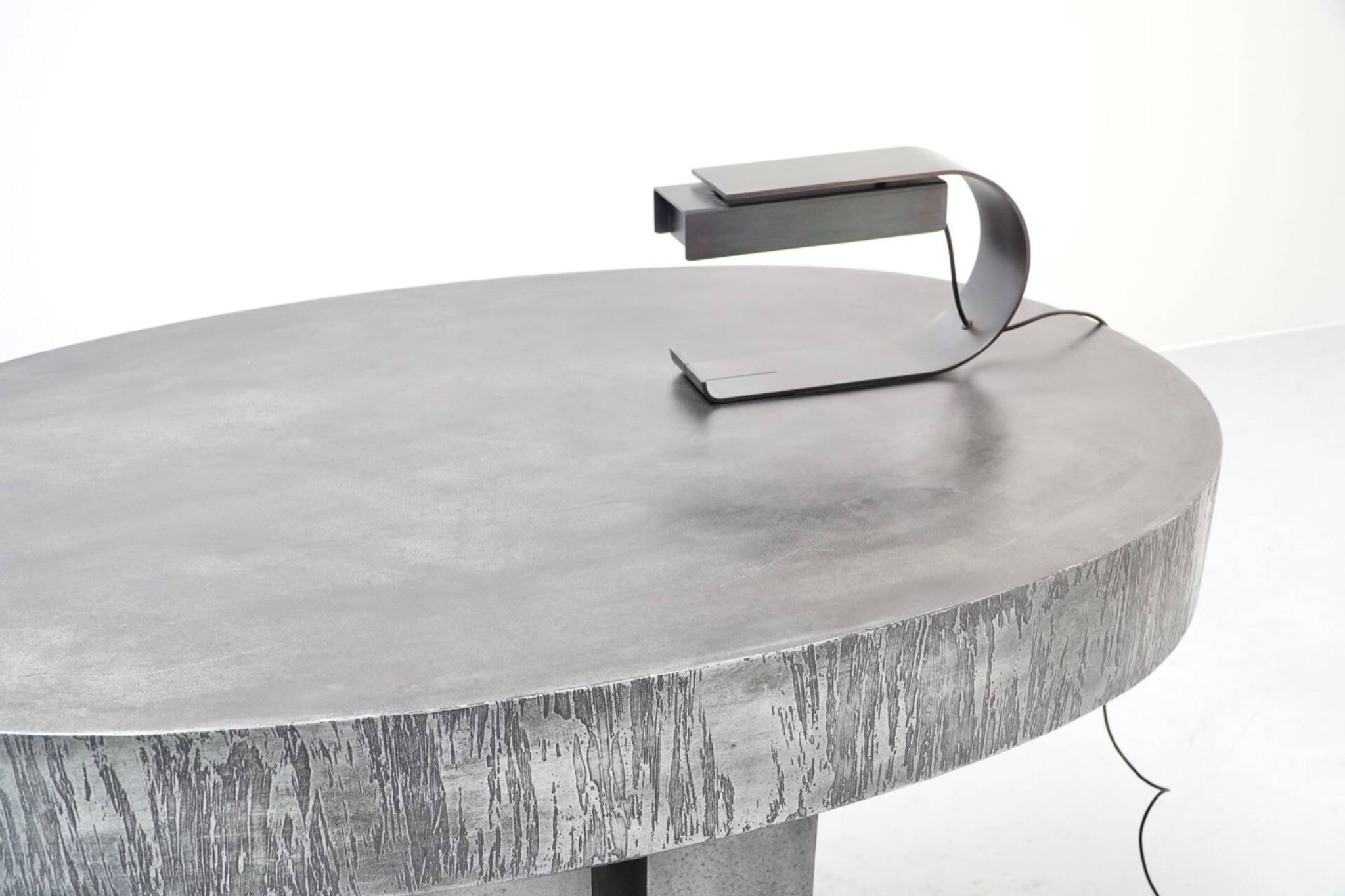 Roger Bonduel, Table Console en Acier Gravé à la Main