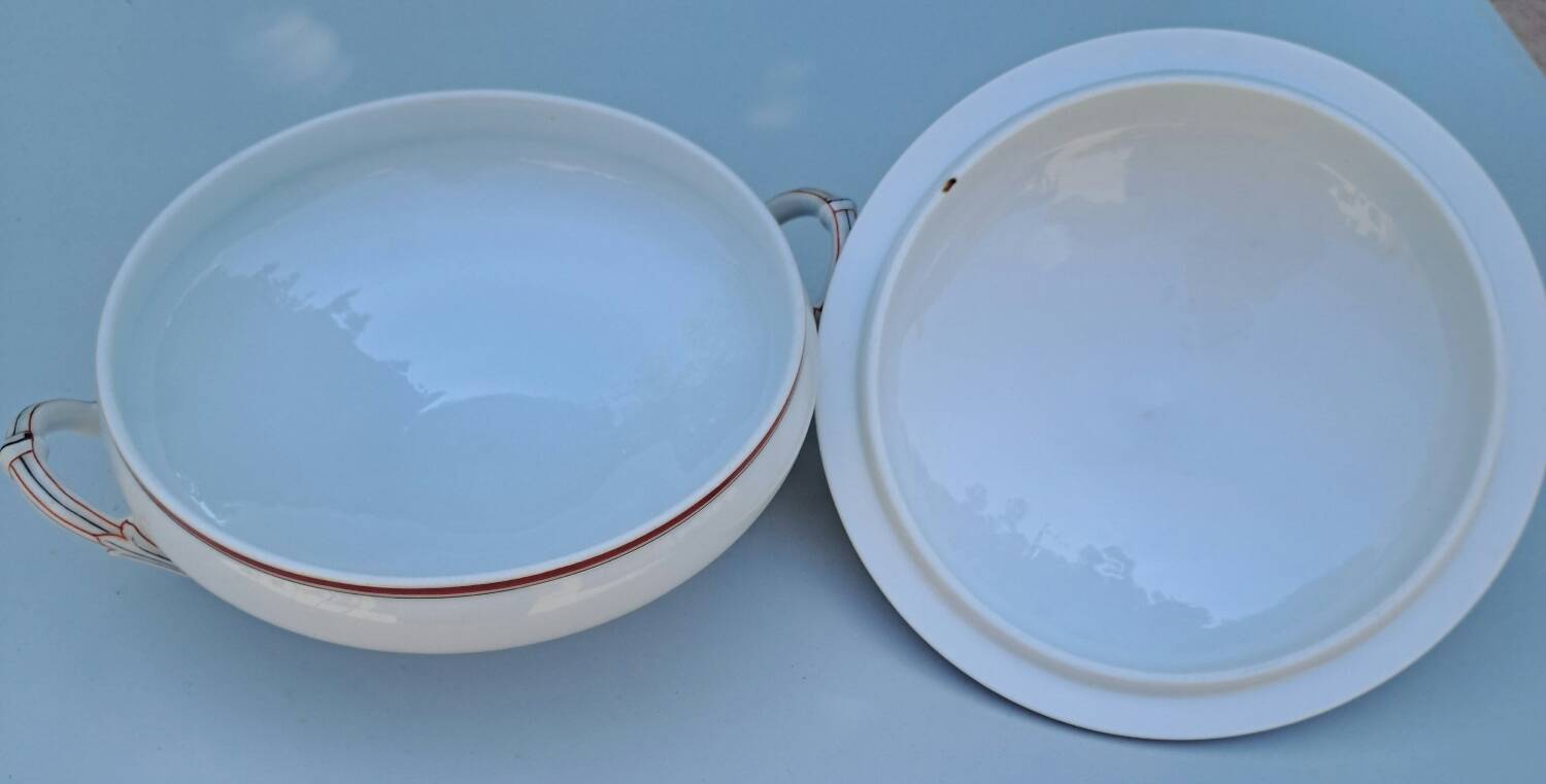 Porcelain tureen