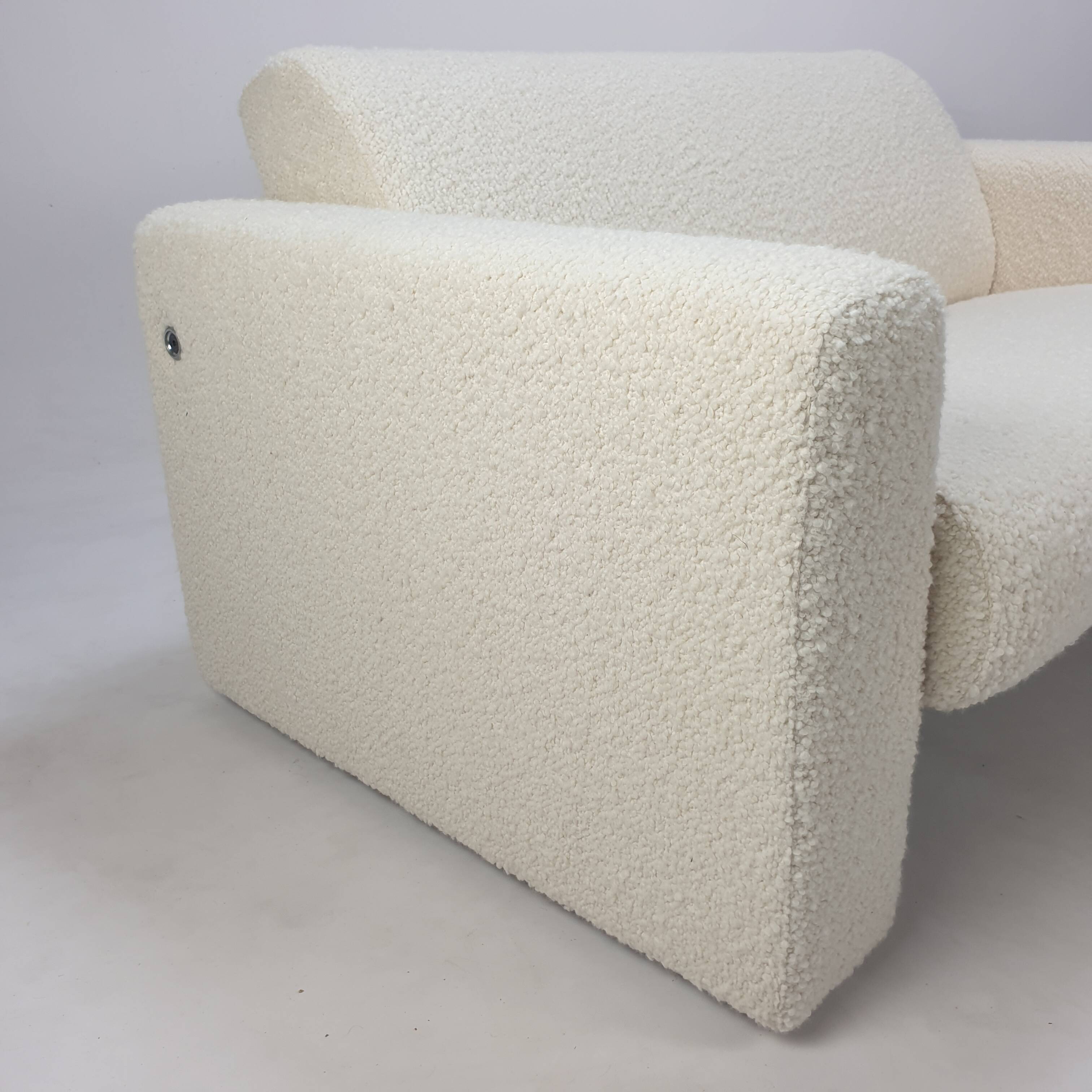Artifort Model 691 Two-Seat Bench Upholstered in Soft Bouclé fabric, 1980's