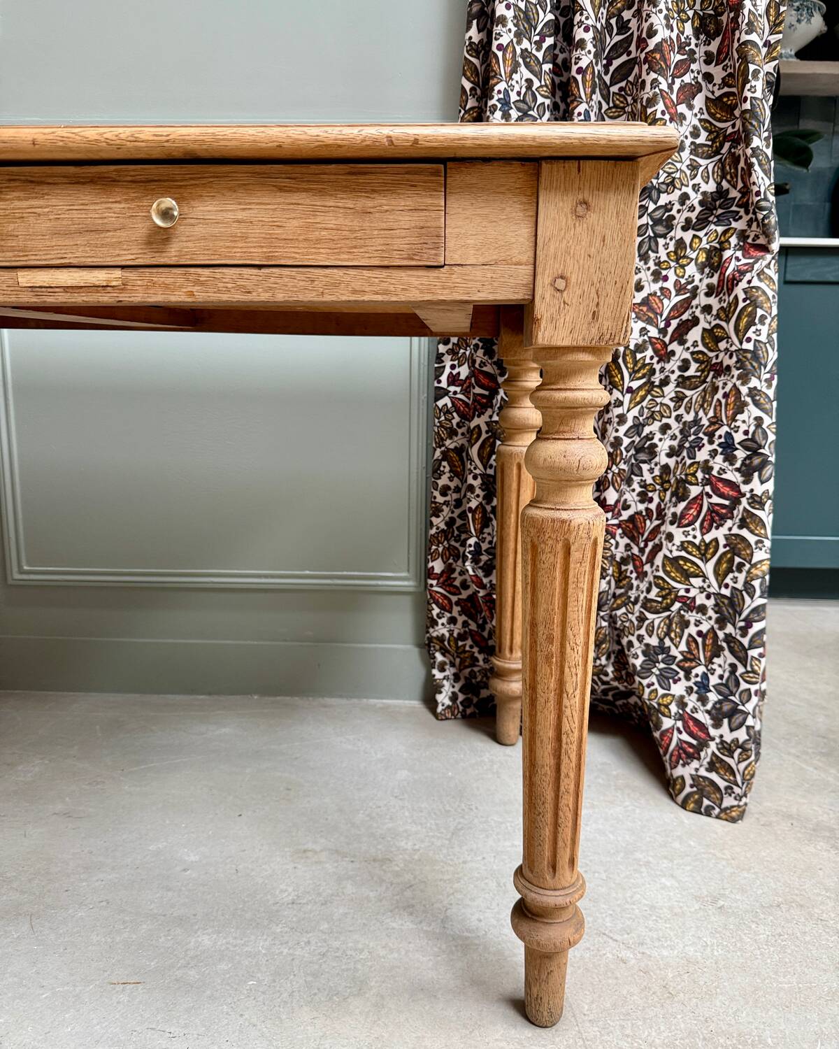 Desk with turned oak legs