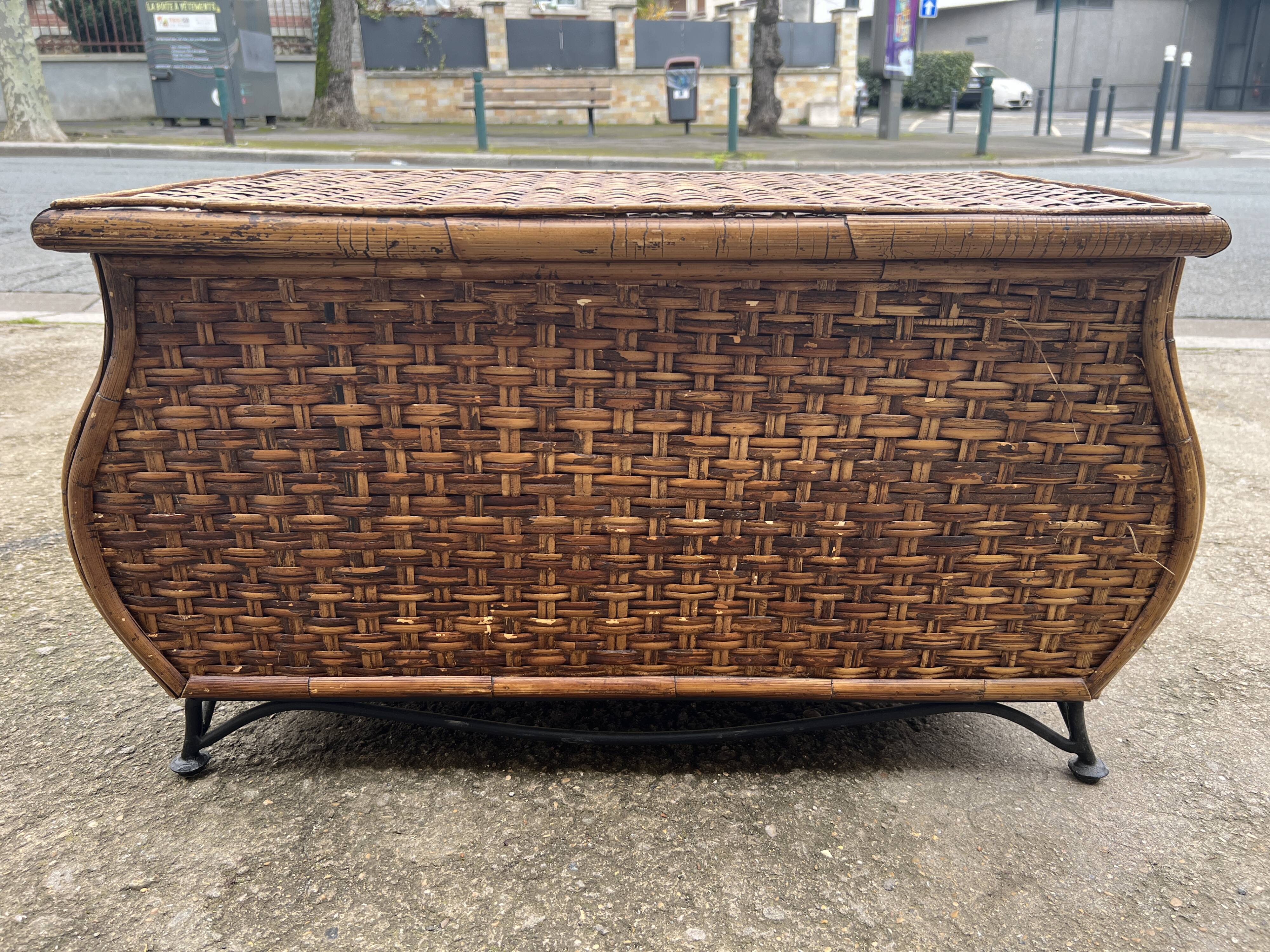 Rattan trunk in vintage wicker and wrought iron