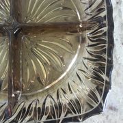Plat en verre fumé compartimenté
