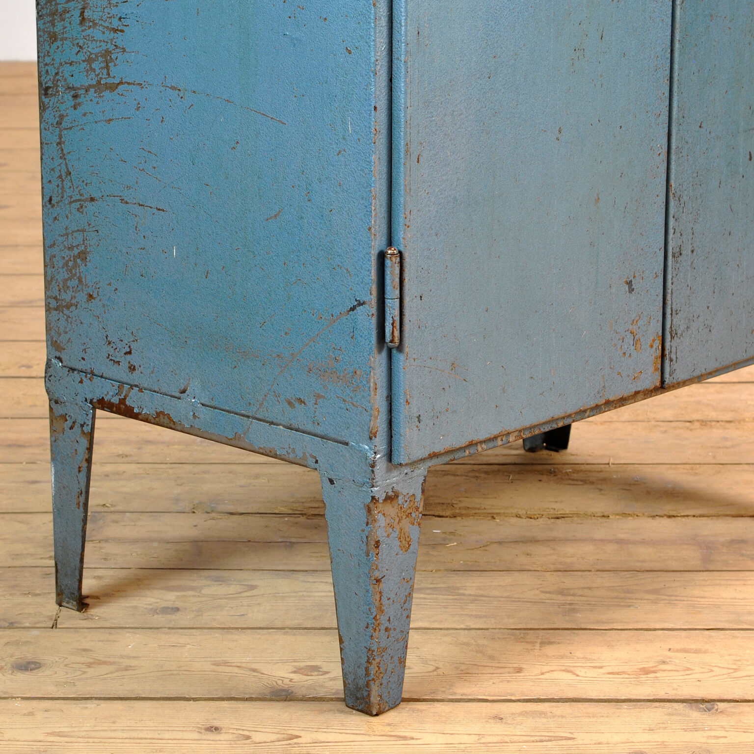 Armoire industrielle en fer années 1960