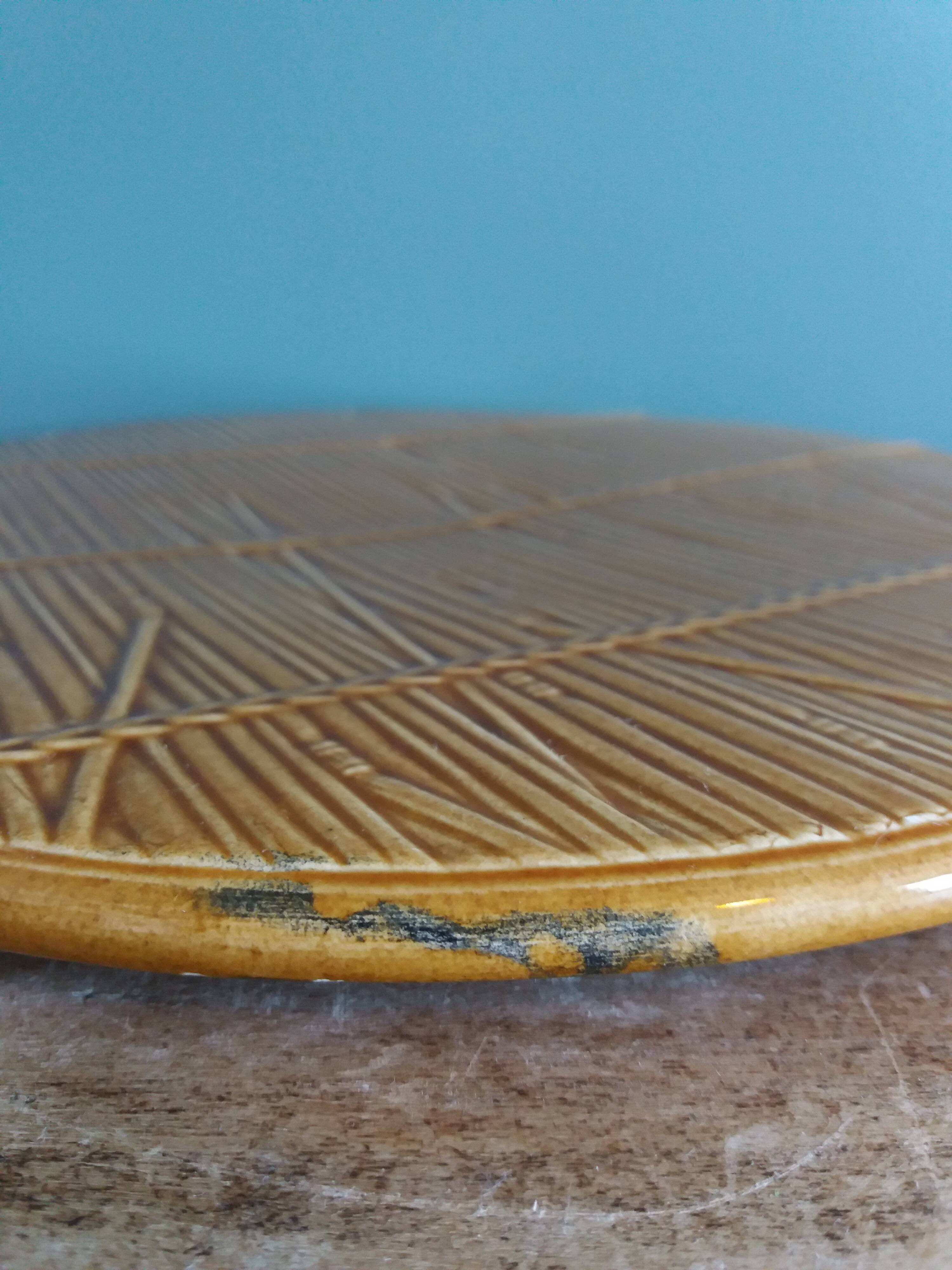 Gien cheese board with wicker straw decor
