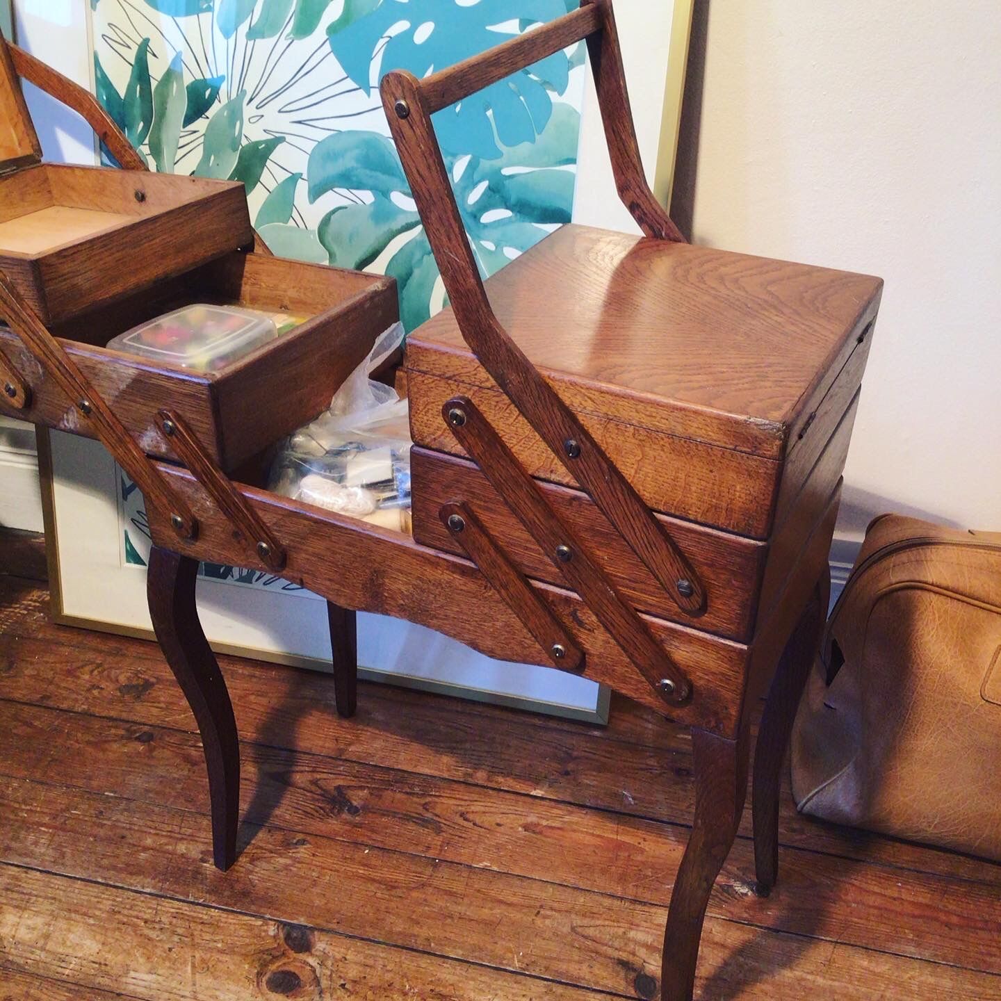 Wooden sewing worker