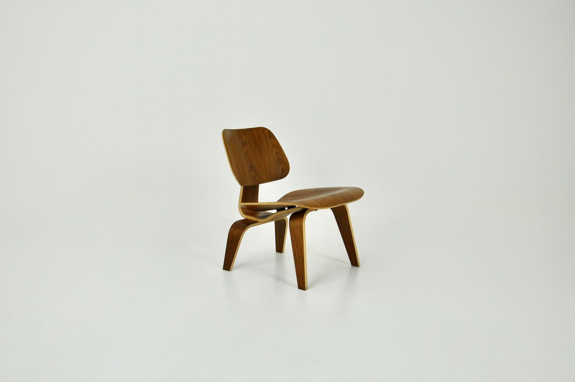 LCW plywood lounge chair By Charles Eames for Herman Miller, 1950S