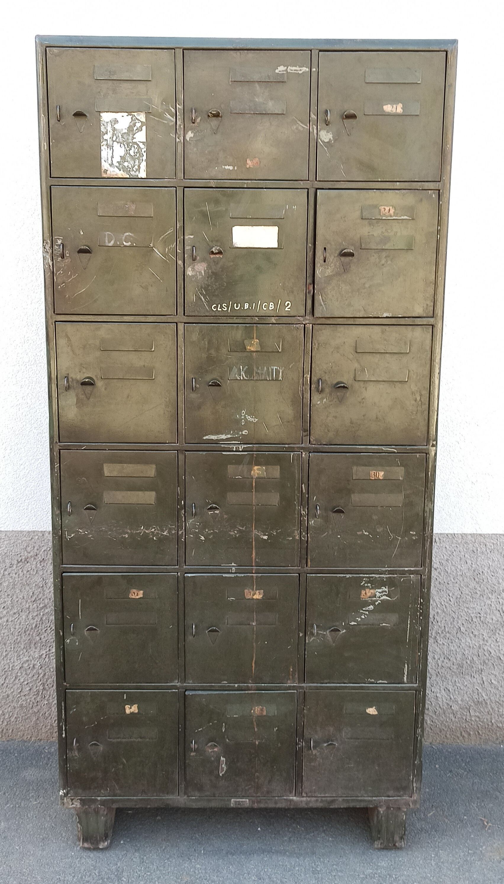 Antique metal cabinet - 18 lockers