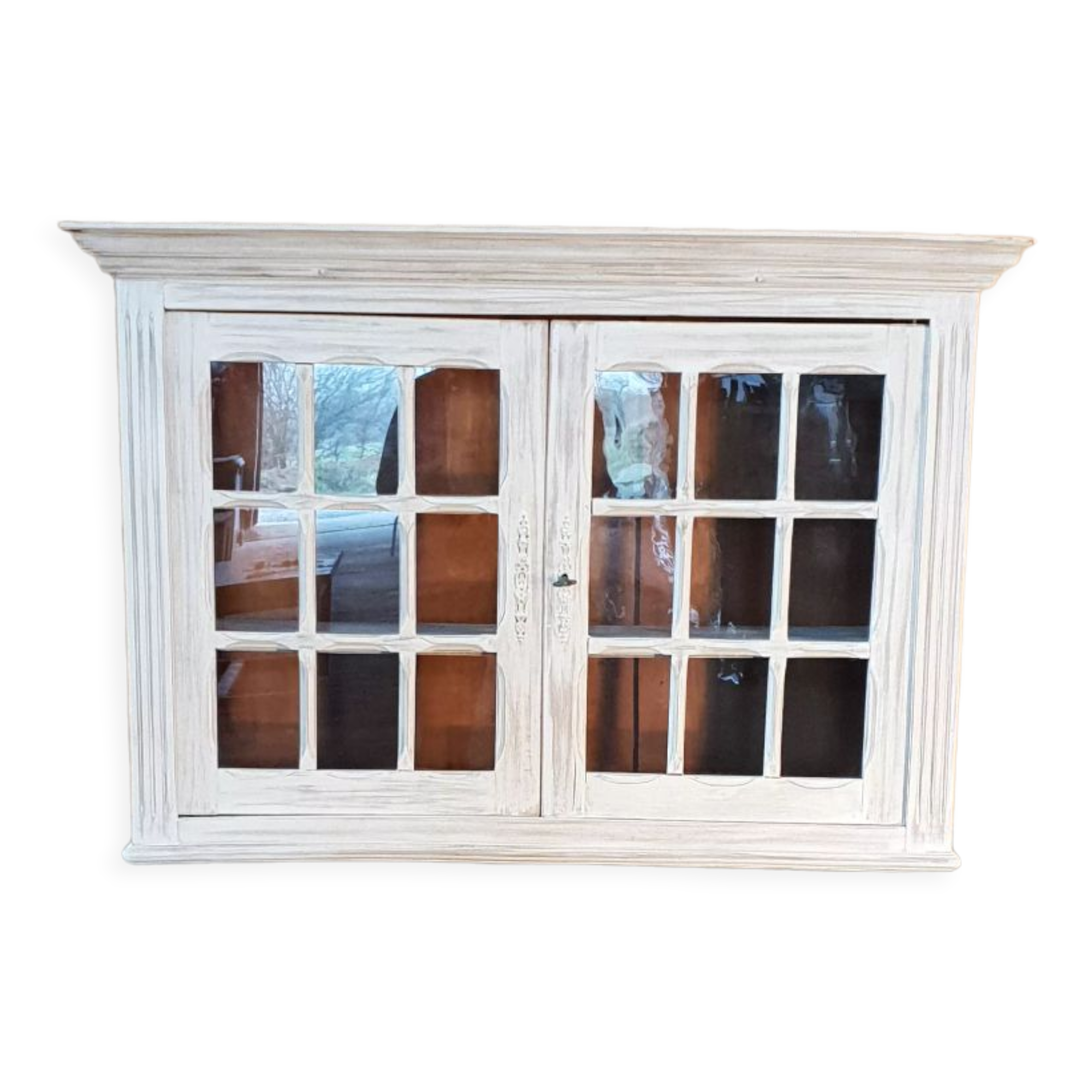 Showcase furniture to hang