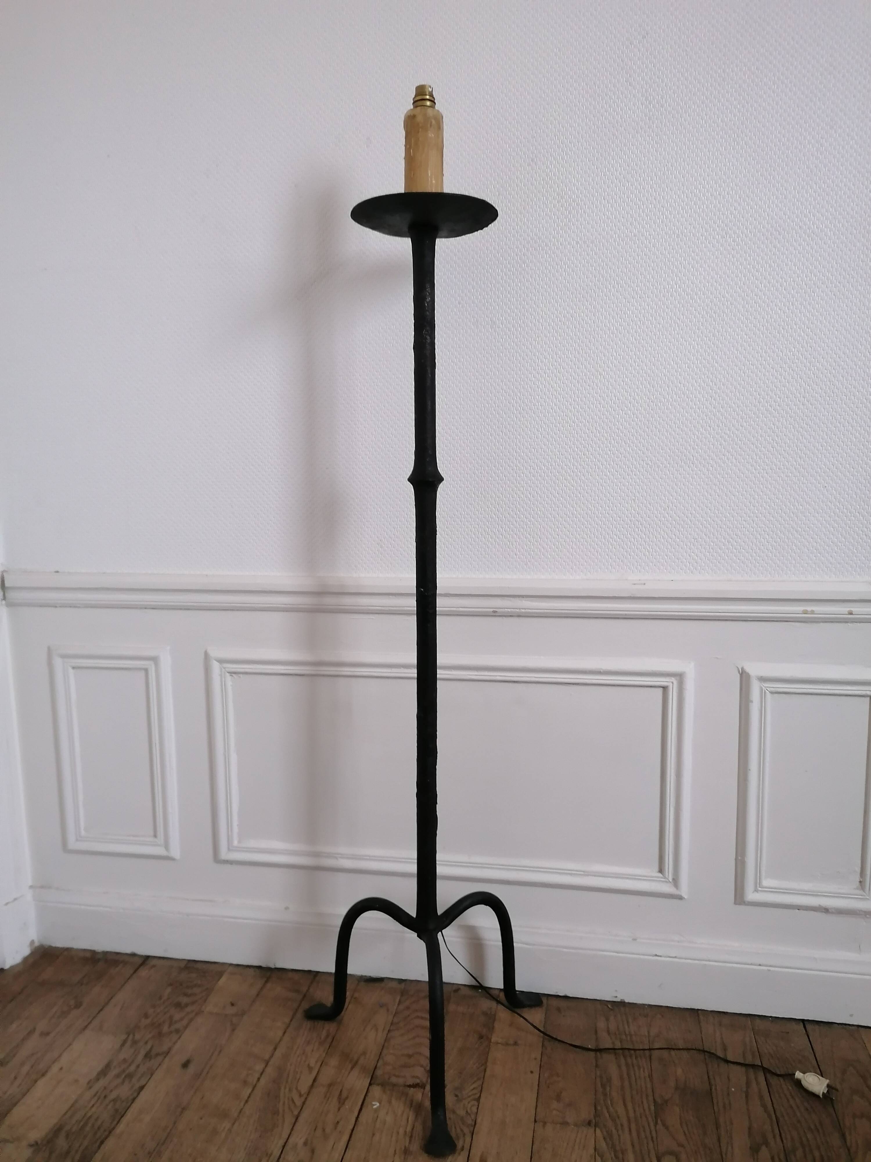 Tripod lamp in wrought iron
