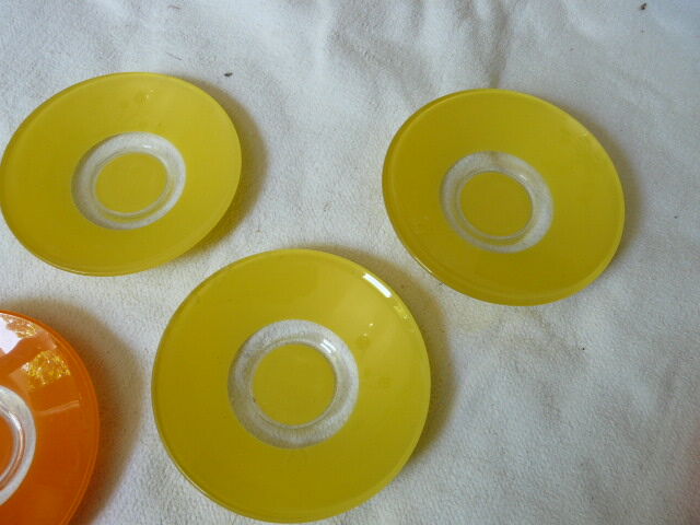 5  assiettes en verre Duralex