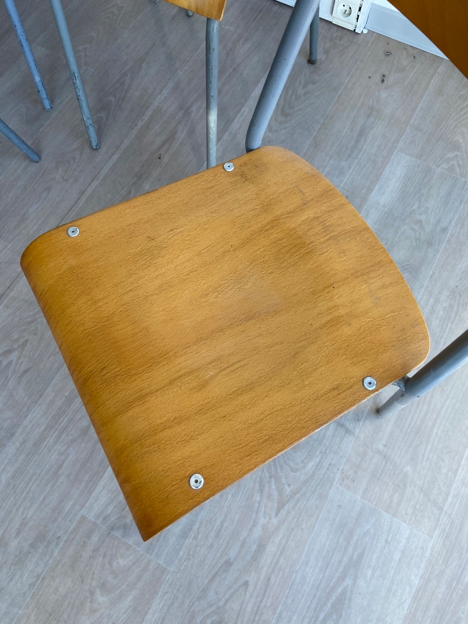 Set of 10 school chairs 70s