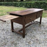 Table de ferme ancienne à gibiers en châtaignier massif à 2 tiroirs et une tirette.
