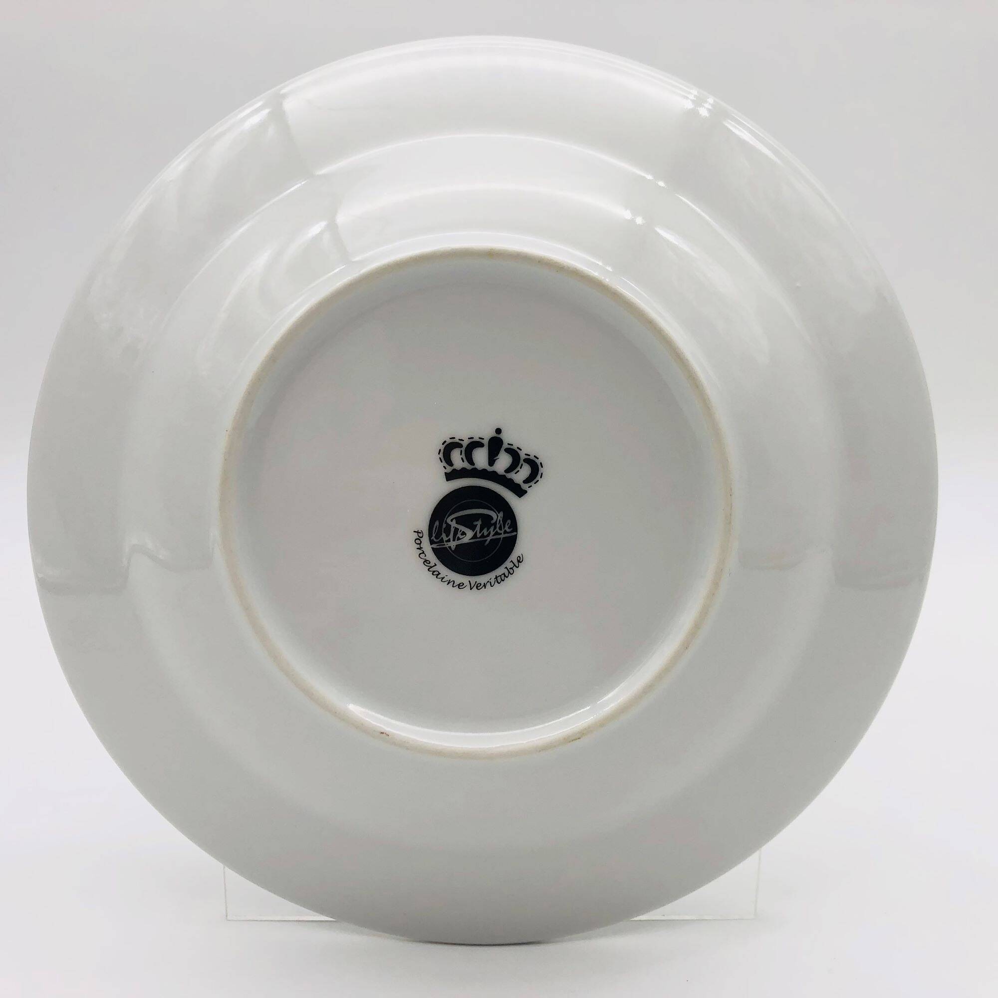 6 Porcelain soup plates, Safari.