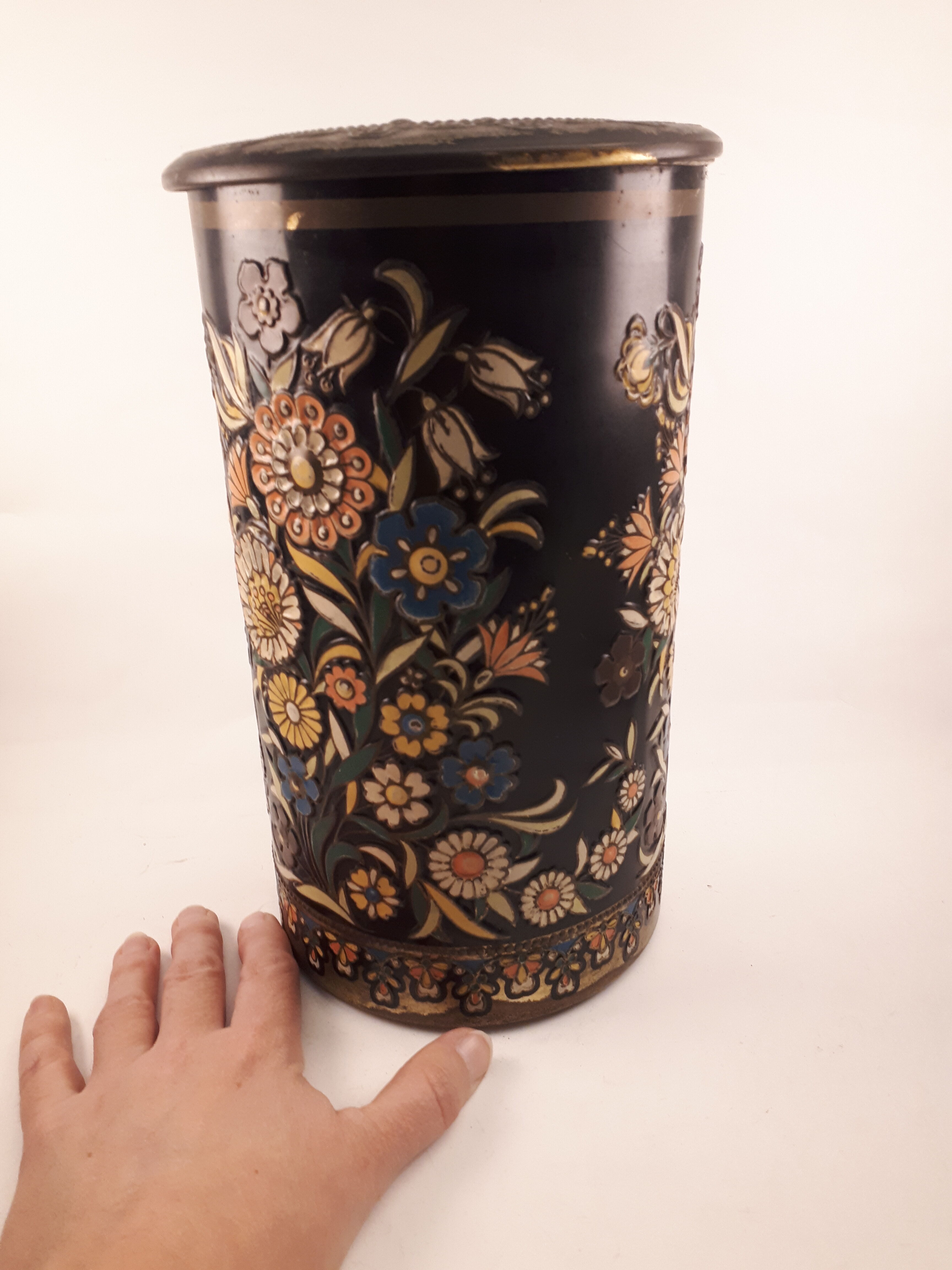 Large vintage waffle metal box 1960 deco flowers